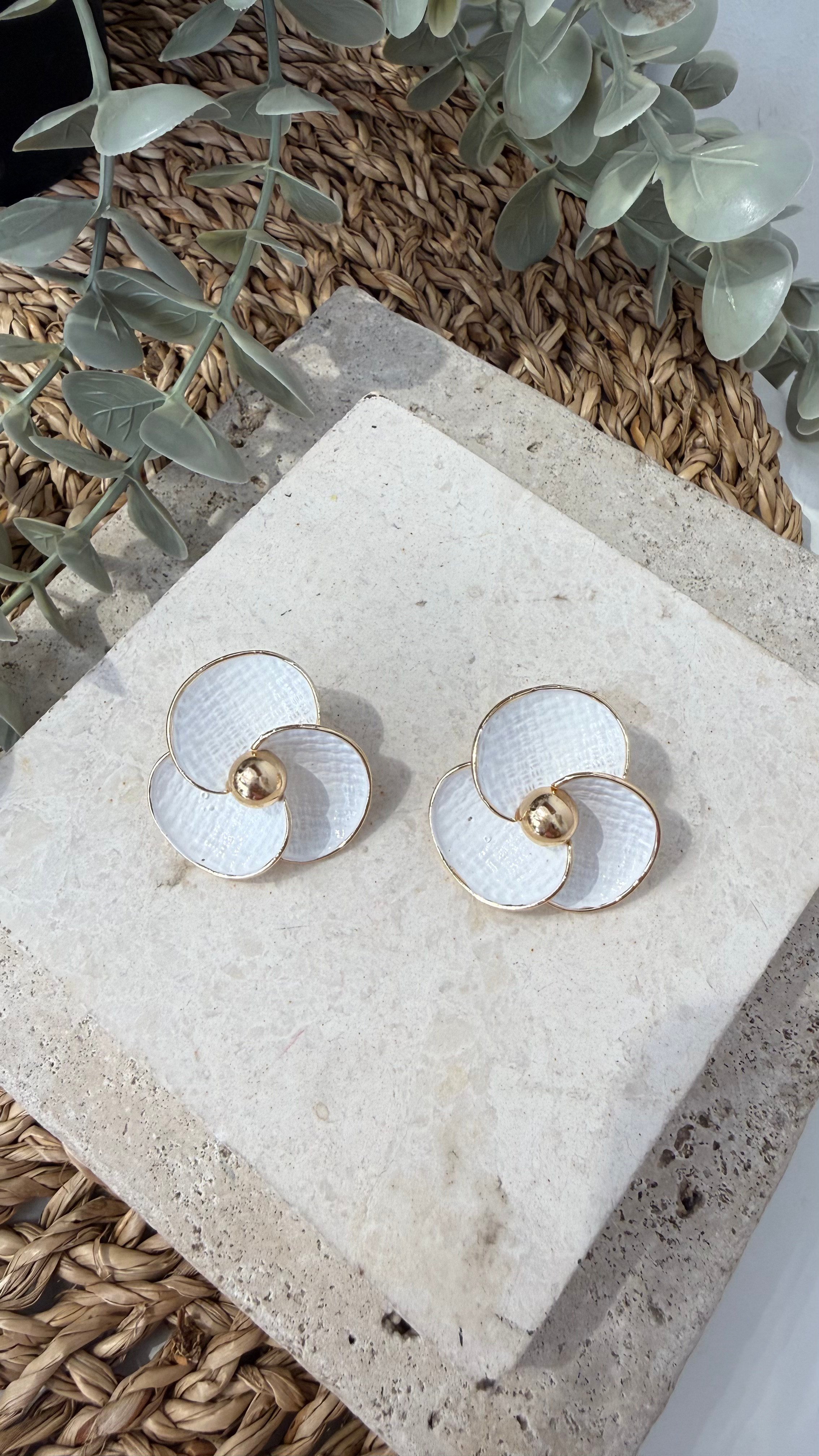 İthal Beyaz Taşlı Gold Küpe