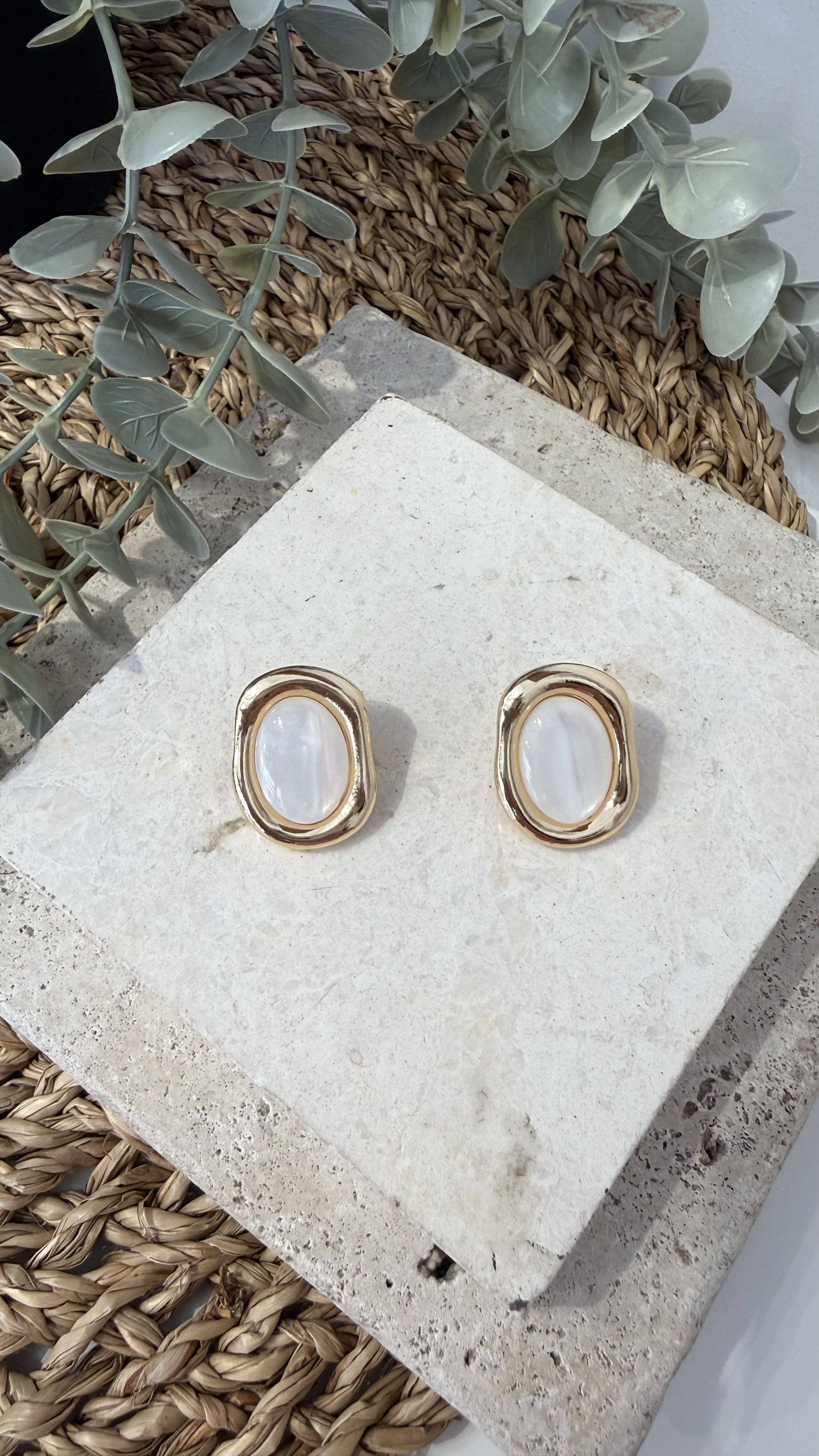 İthal Beyaz Taşlı Gold Küpe