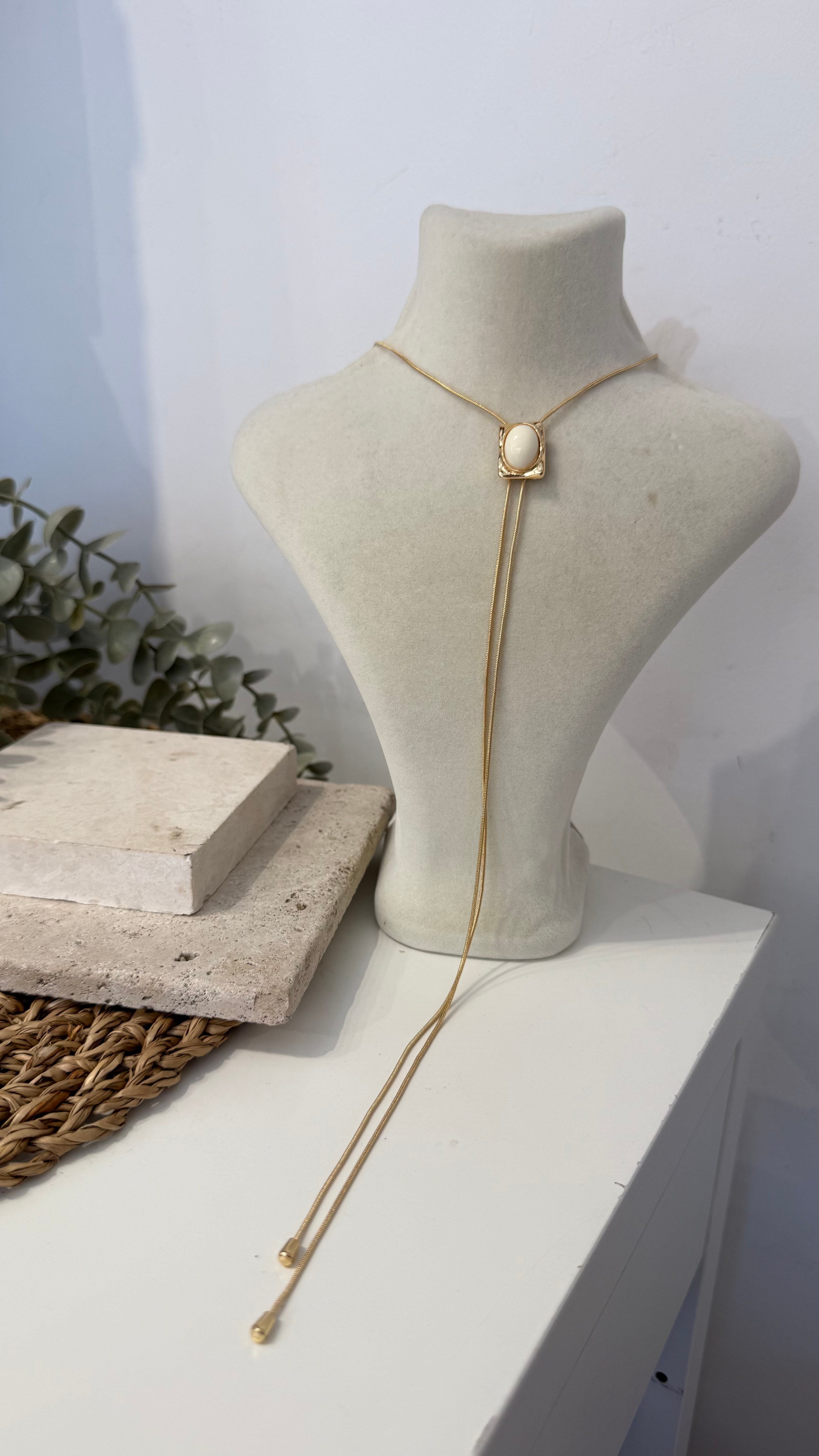 İthal Gold Renk Beyaz Taşlı Kolye 