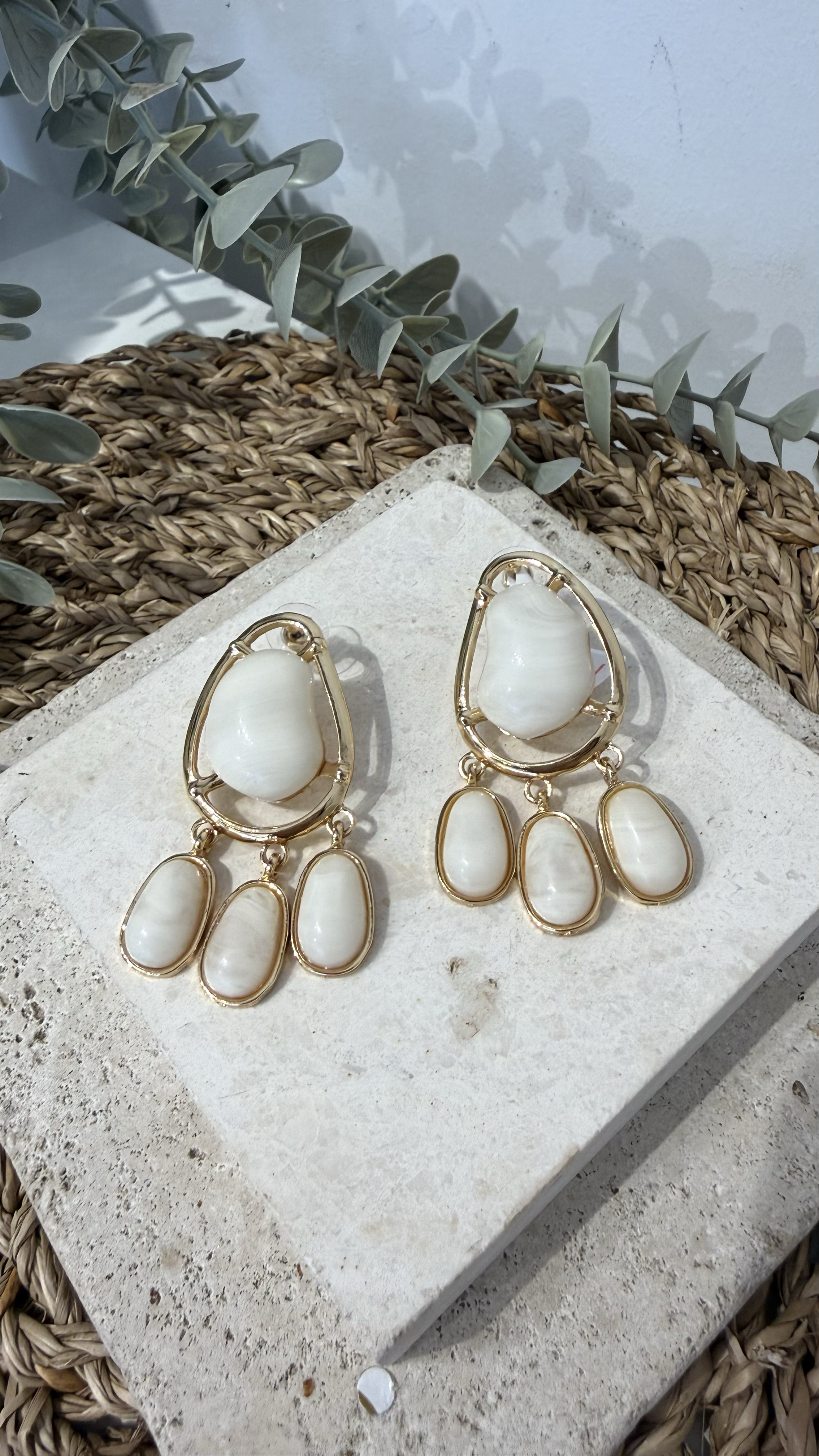 İthal Gold Renk Krem Küpe
