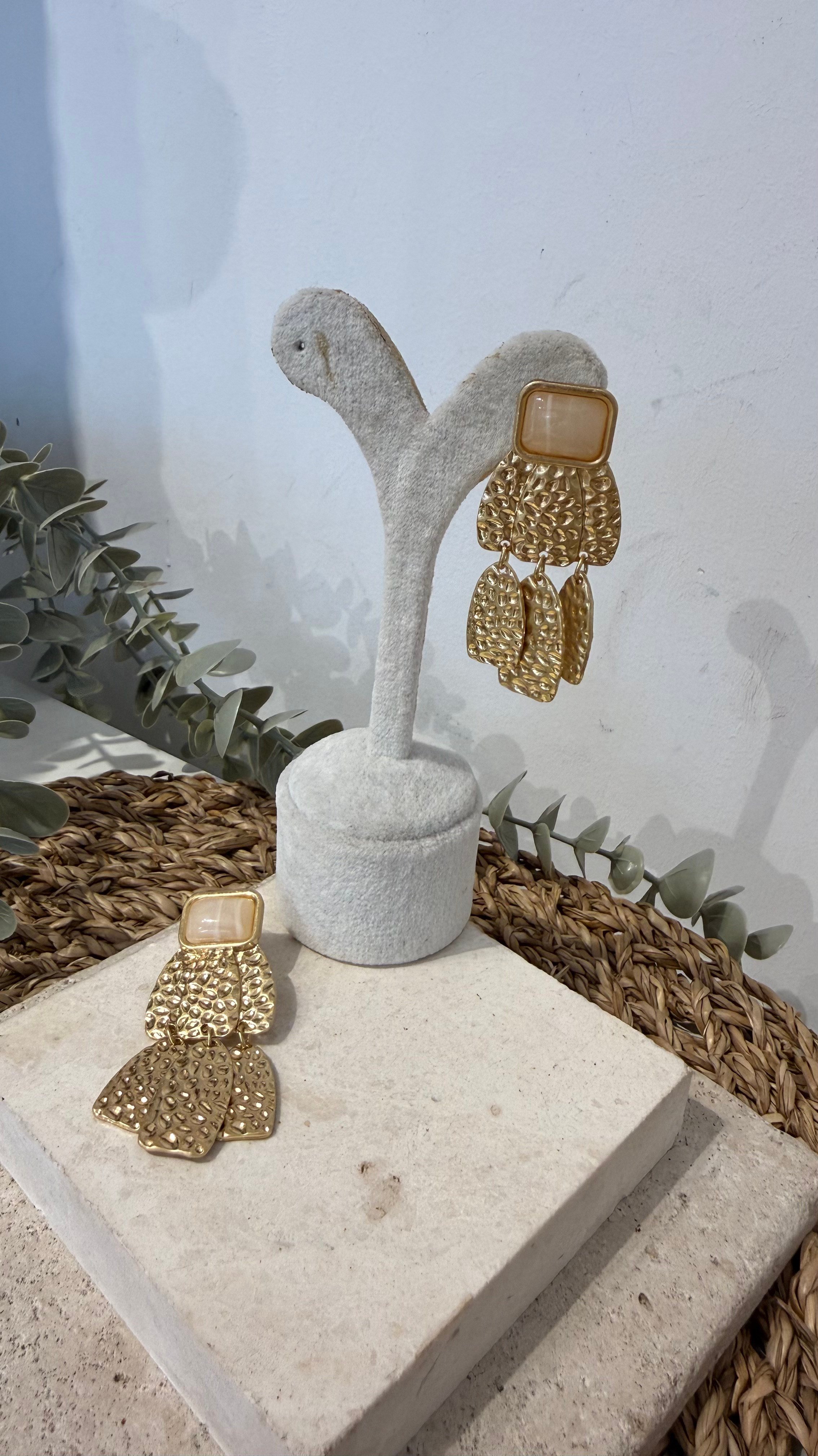 İthal Gold Renk Krem Küpe