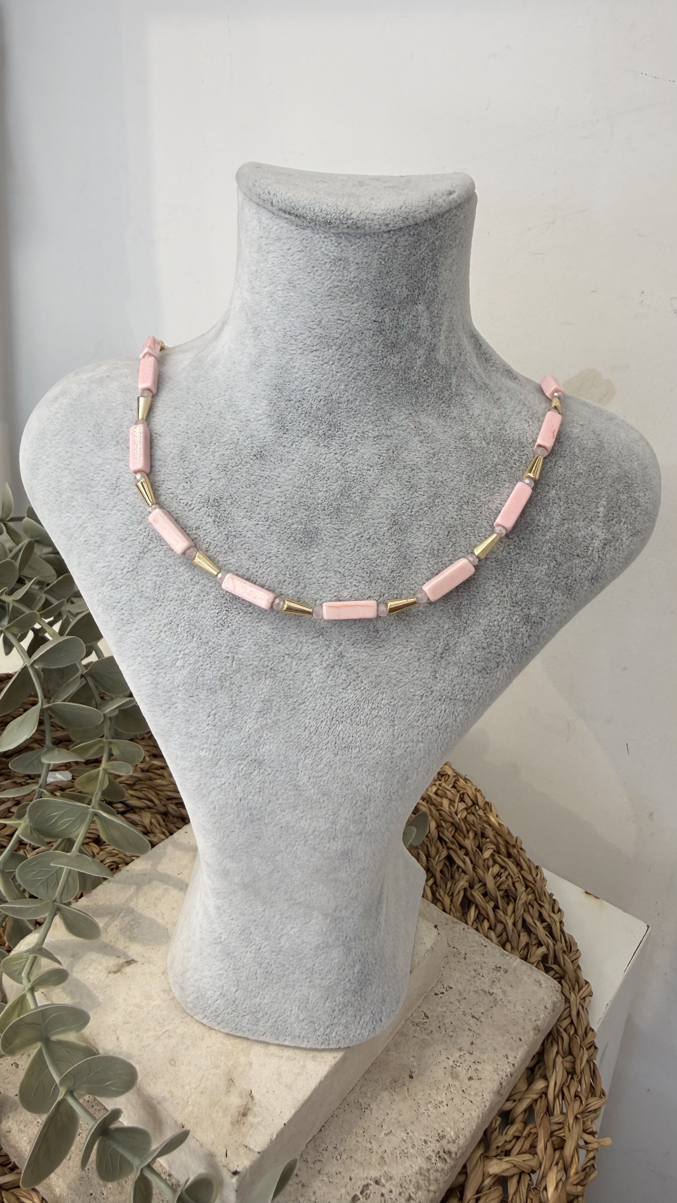 İthal Gold Renk Pembe Boncuk Kolye