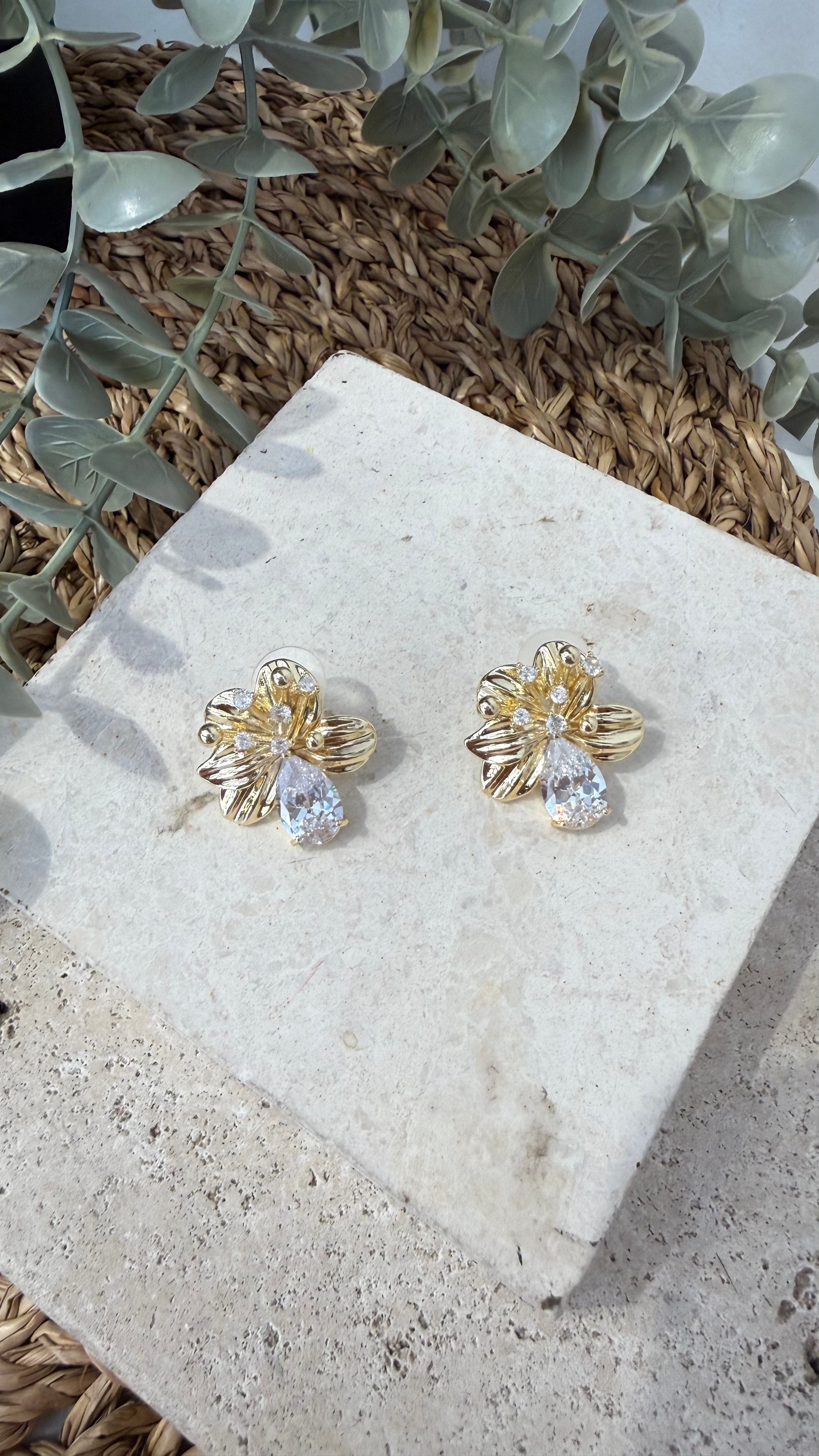 İthal Gold Renk Taşlı Küpe