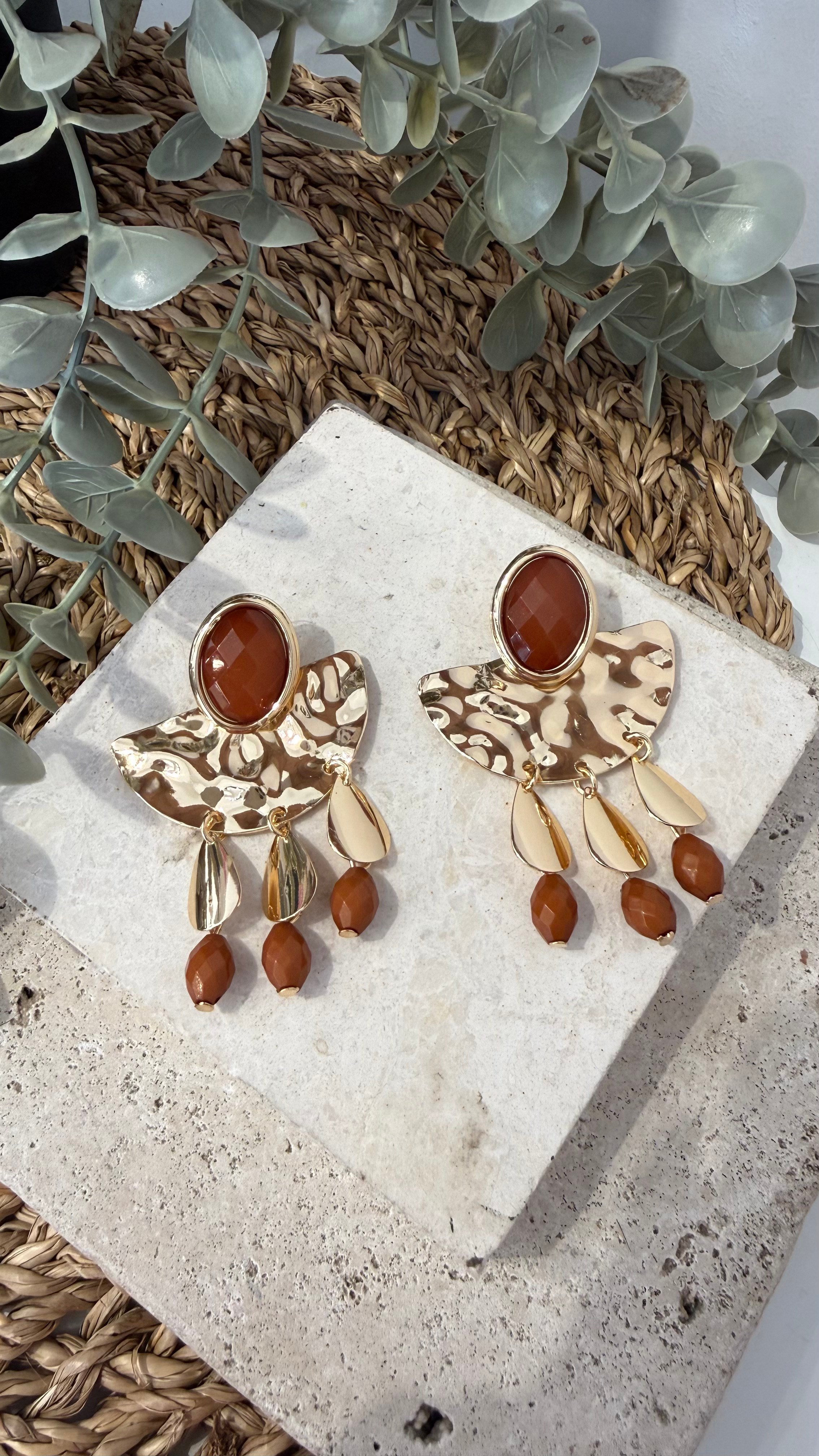 İthal Kahve Taşlı Gold Sallantılı Küpe