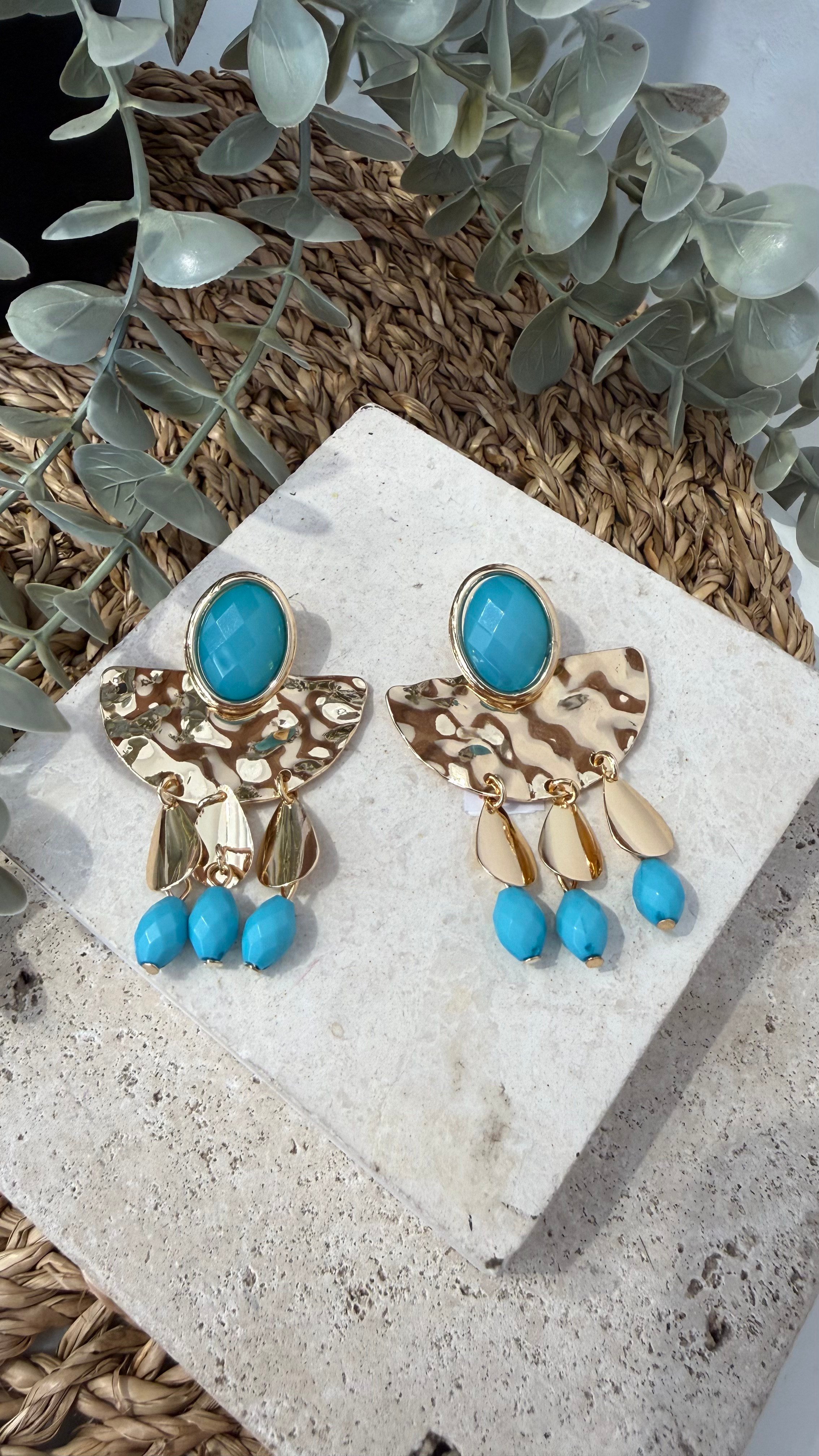 İthal Mavi Taşlı Gold Sallantılı Küpe