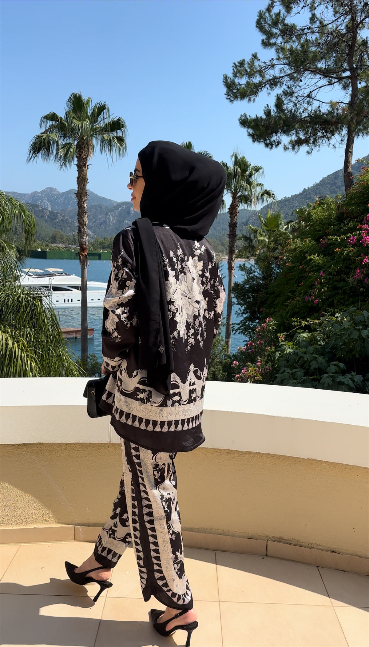 Manolya Desenli Saten Siyah Takım