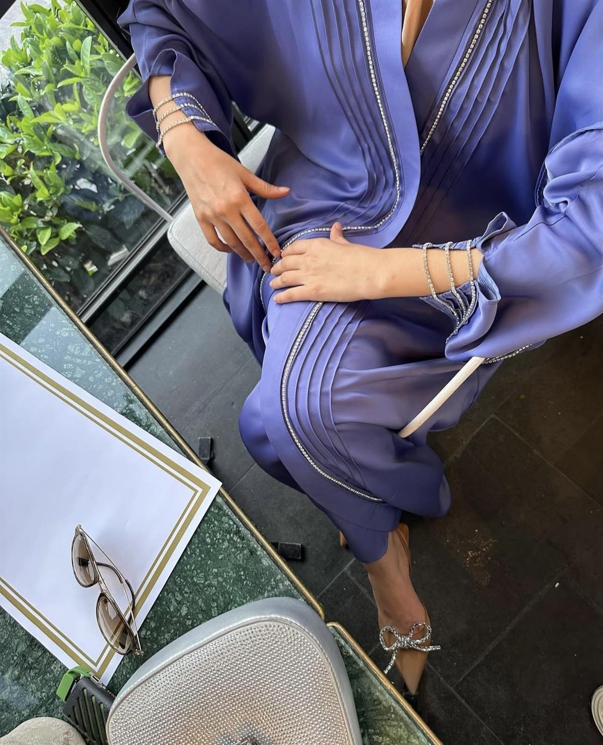Taş Detaylı Saten Mor Abaya