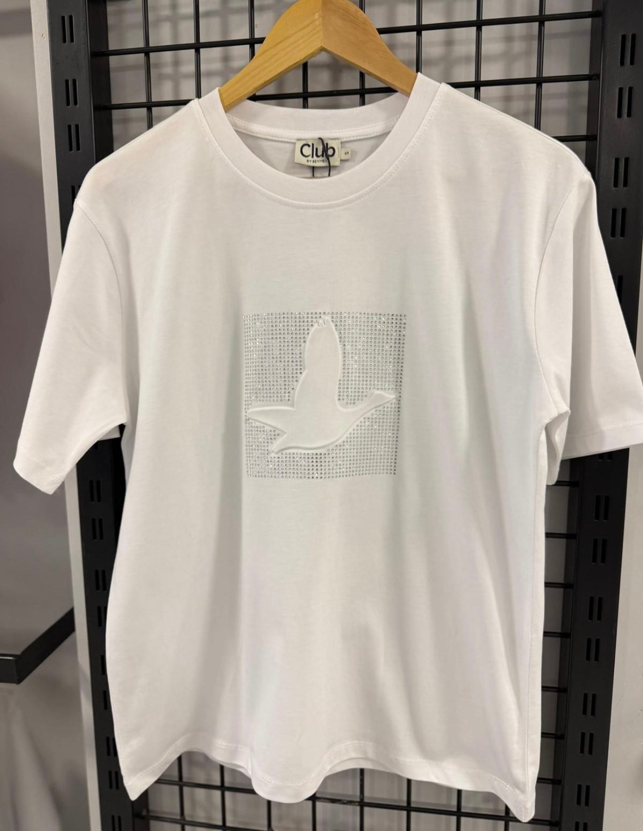 Beyaz Kabartma Kuş Detaylı Tshirt