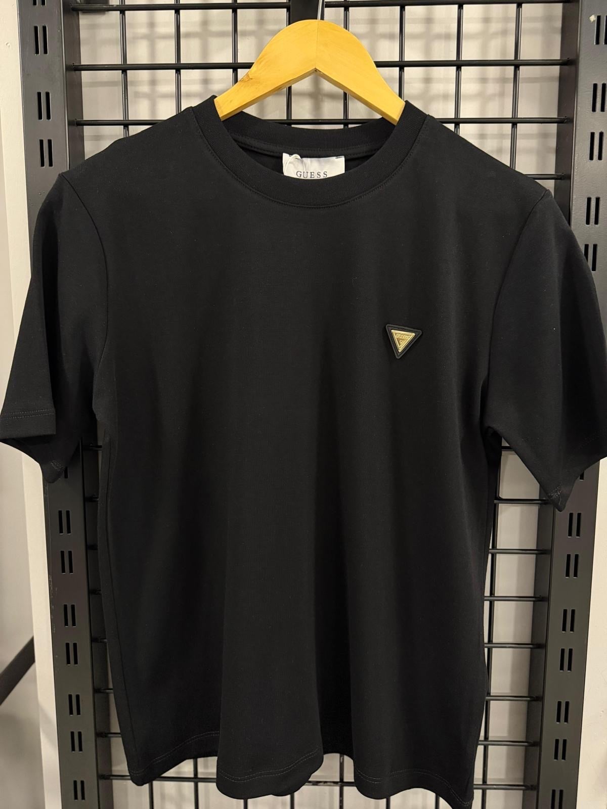 Gue Arma Detaylı Siyah Tshirt