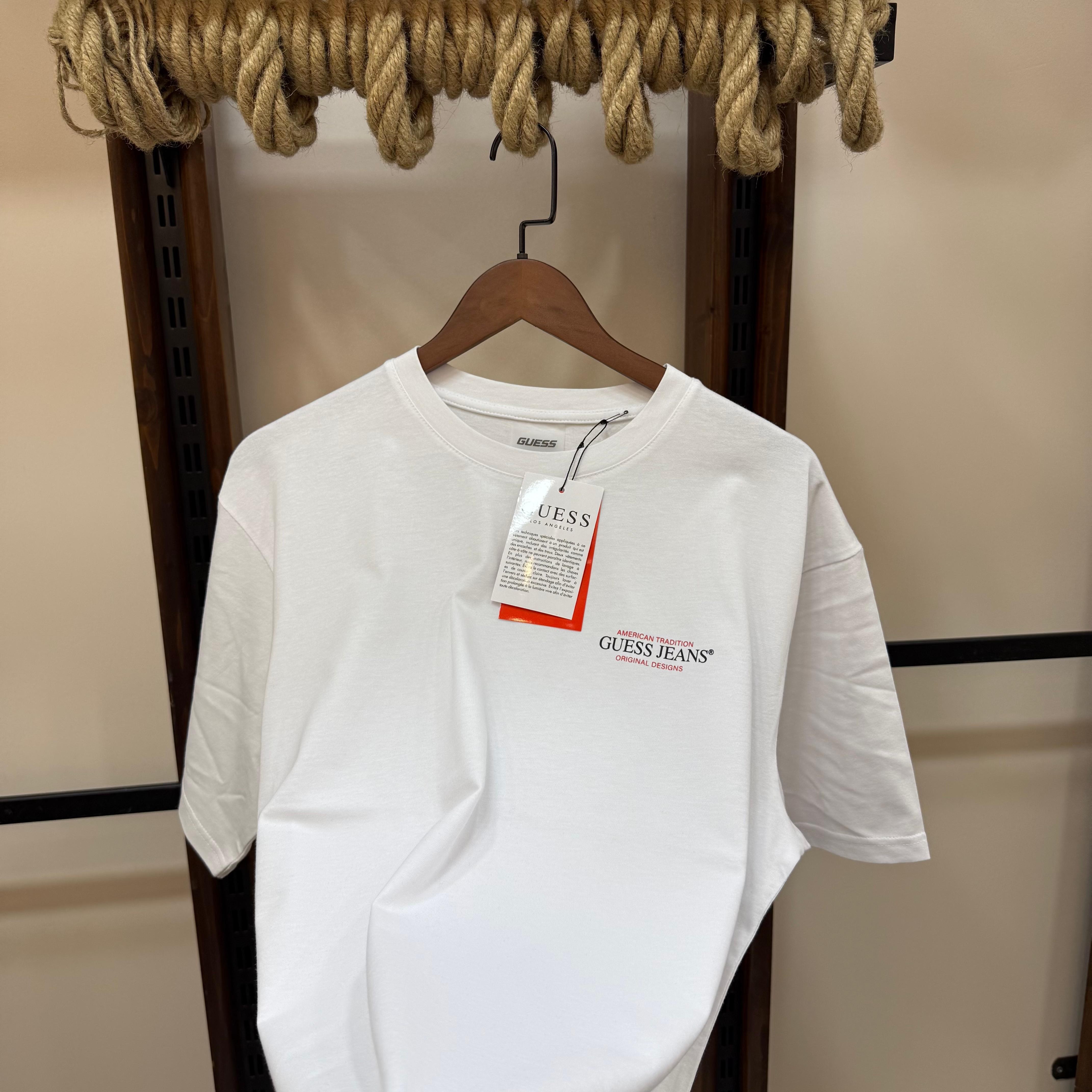Gue Beyaz küçük yazı detaylı Tshirt