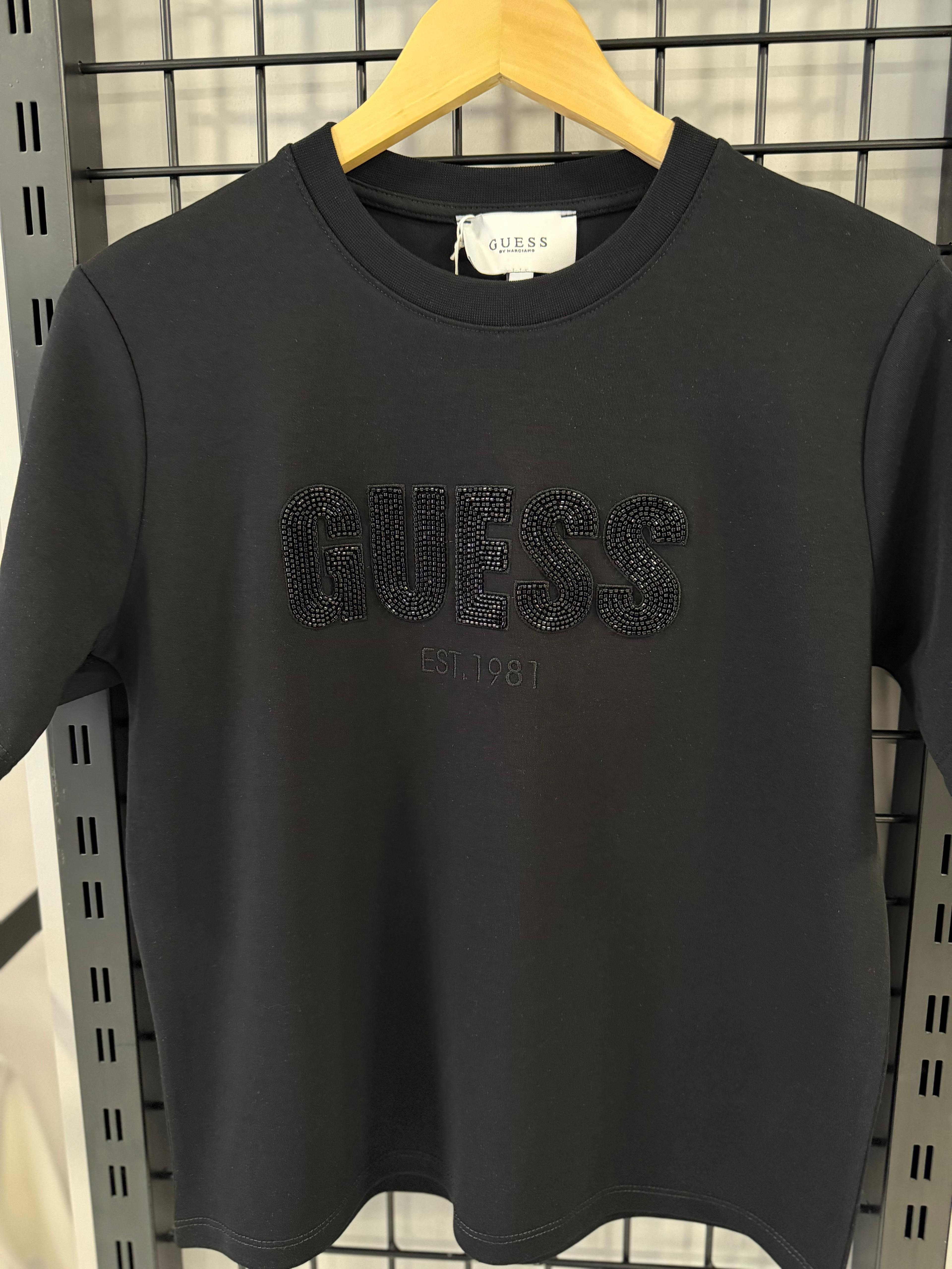 Gue İşlemeli Siyah Tshirt 