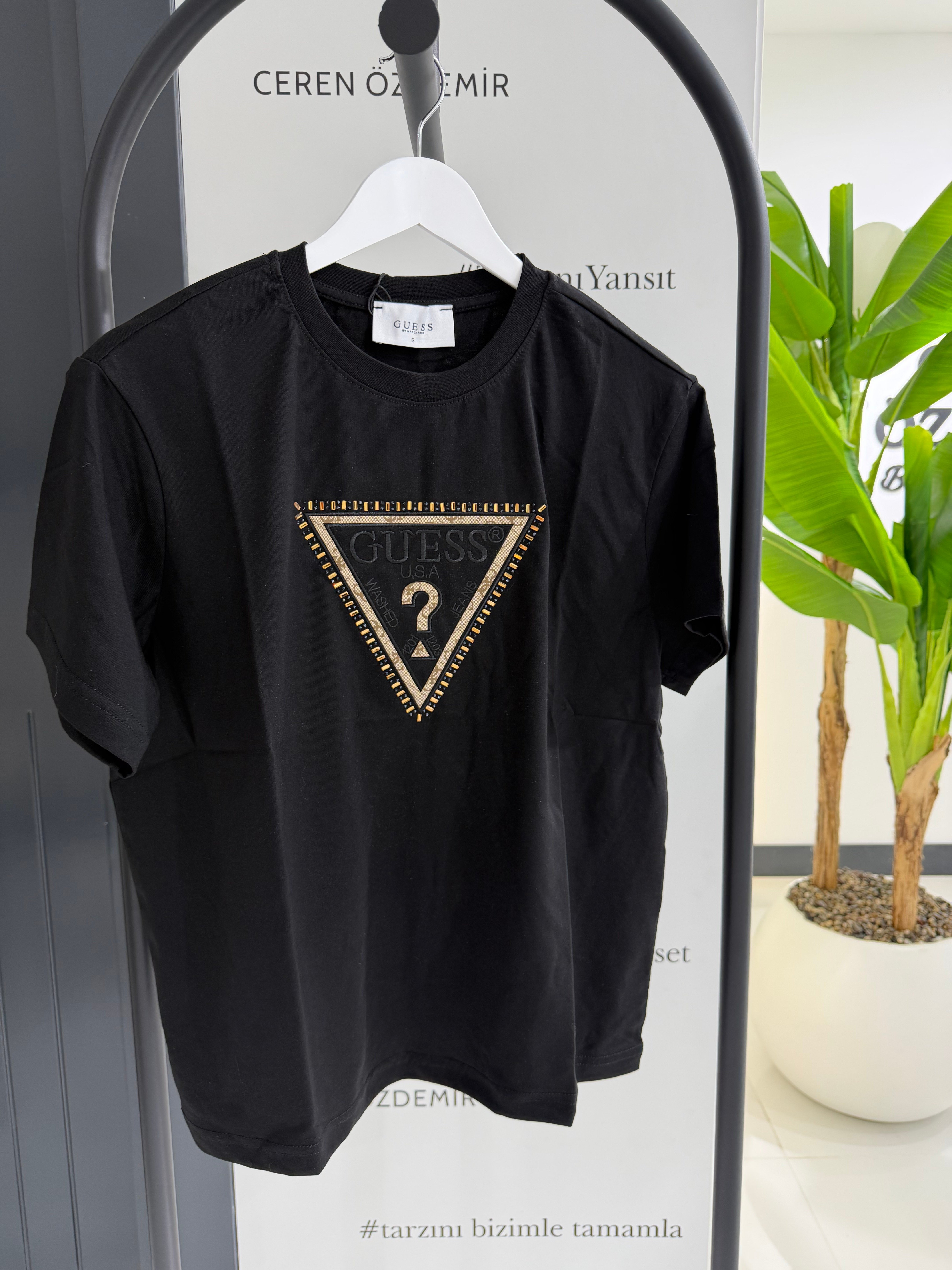 Gue Üçgen Marka Tshirt Siyah