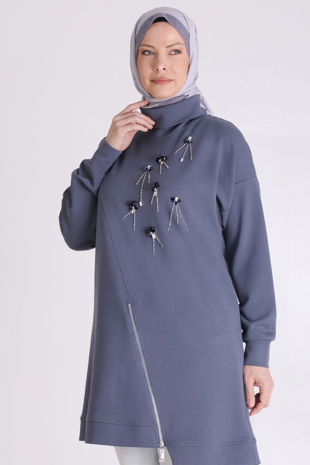 Behrem Taş İşlemeli Asimetrik Fermuar Detaylı Büyük Beden Tesettür Tunik Duman Mavi OTW20127