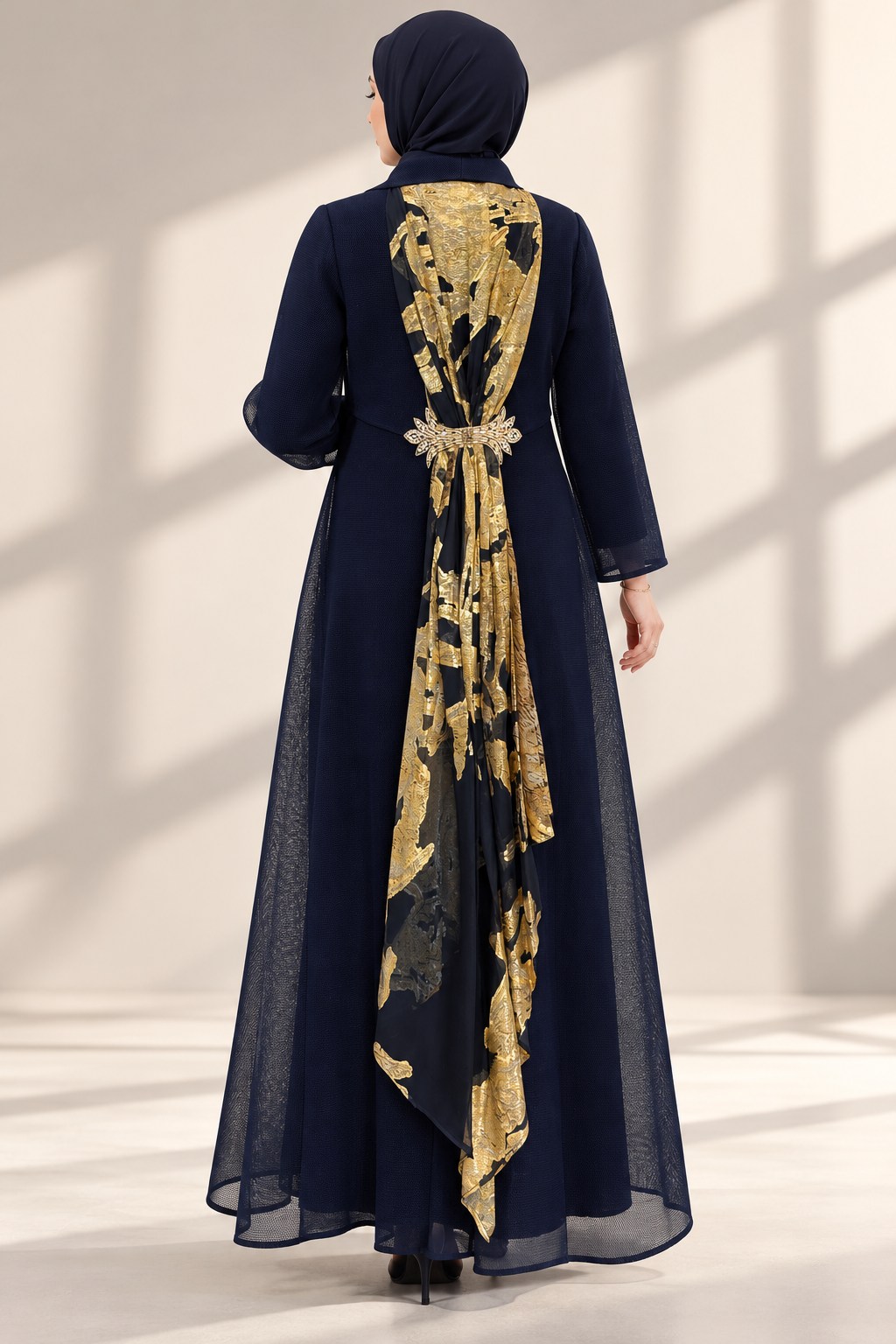 Büyük Beden Gold Çiçek Detaylı Şal Yaka Sırtı Desenli Tasarım Abaya Takım Lacivert OTW47813