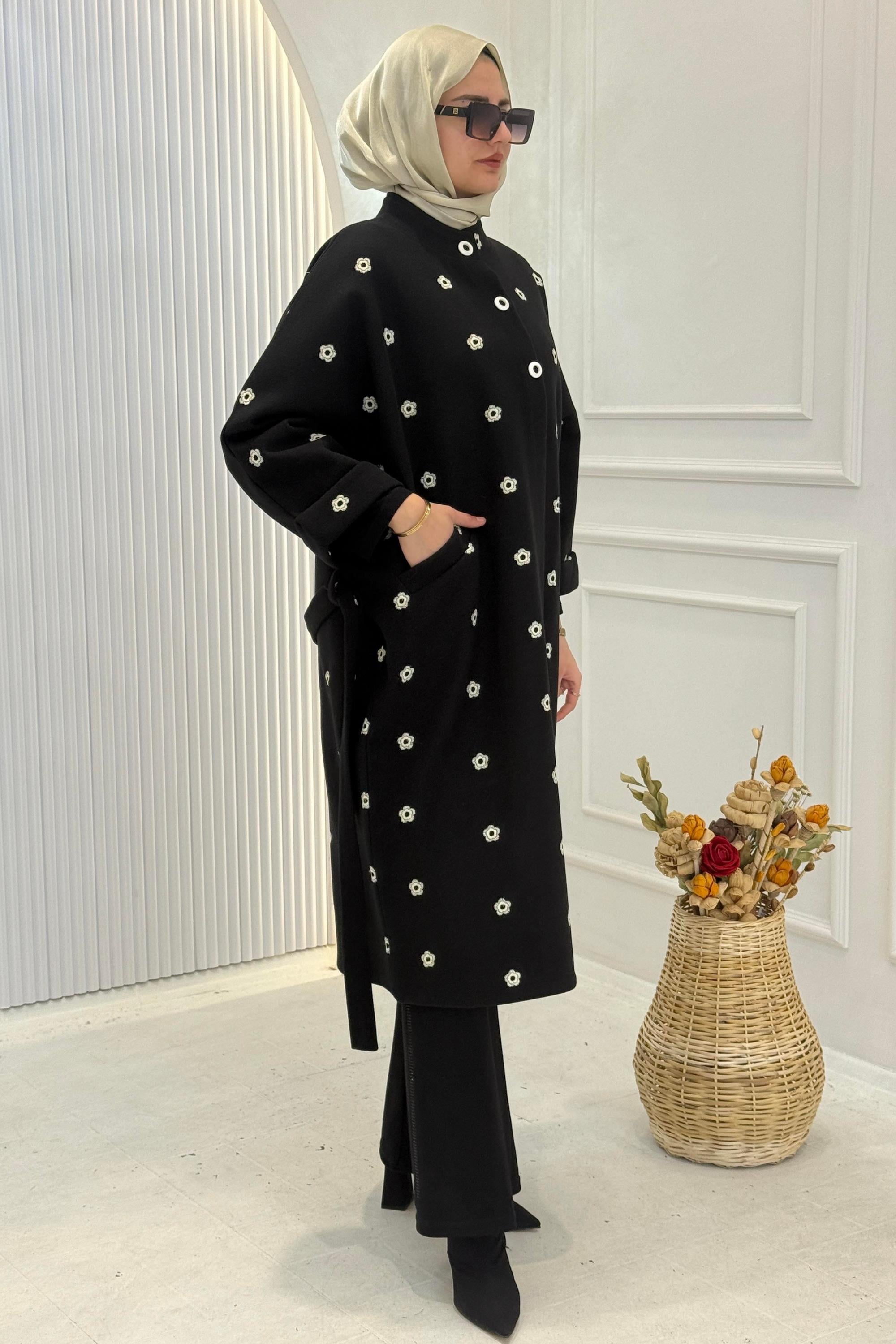 Büyük Beden Minimal Çiçek Desenli Kaban Siyah OTW9270