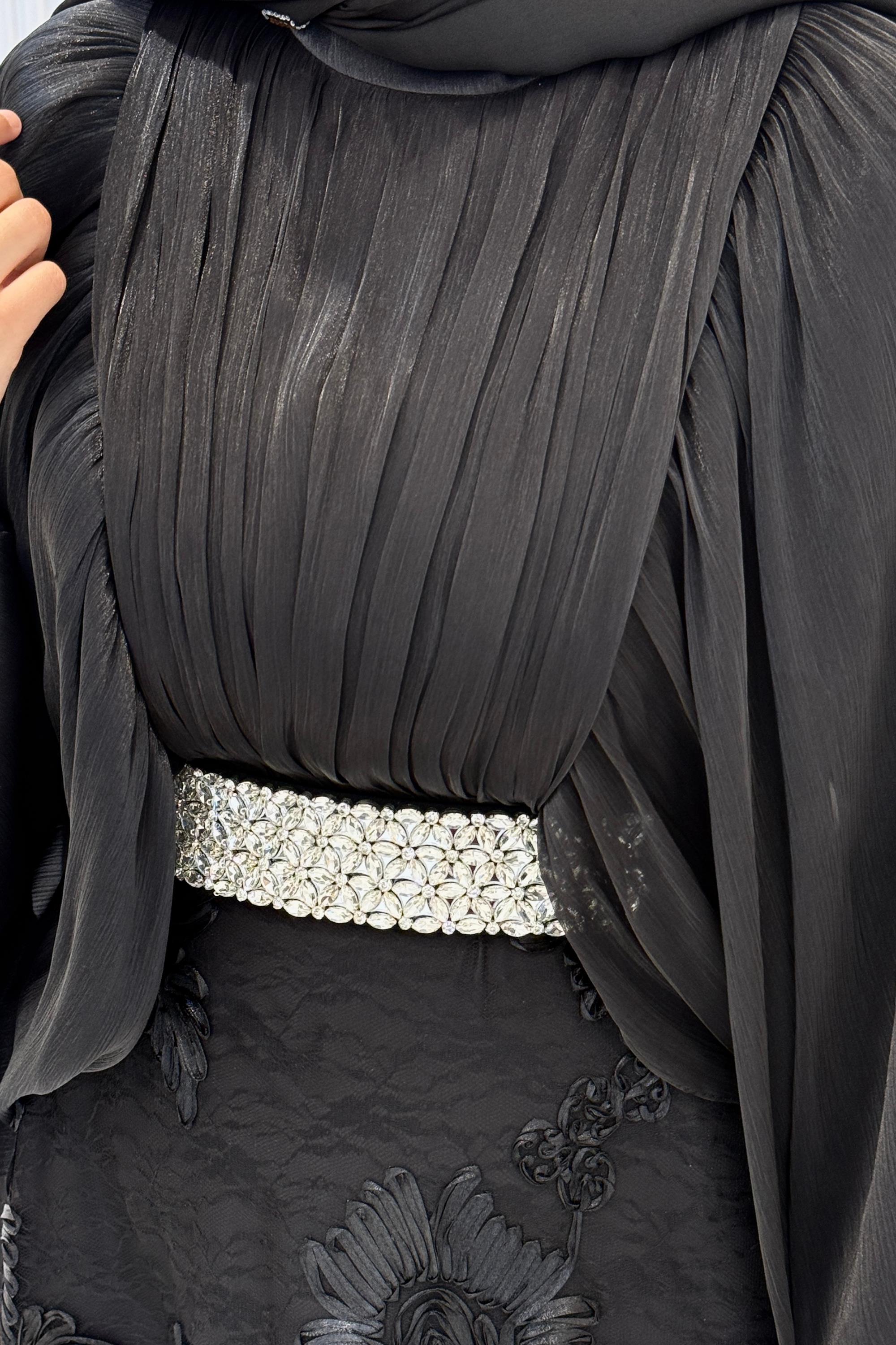 Çiçek Desenli Şifon Detaylı Abiye Elbise Siyah OTW46305