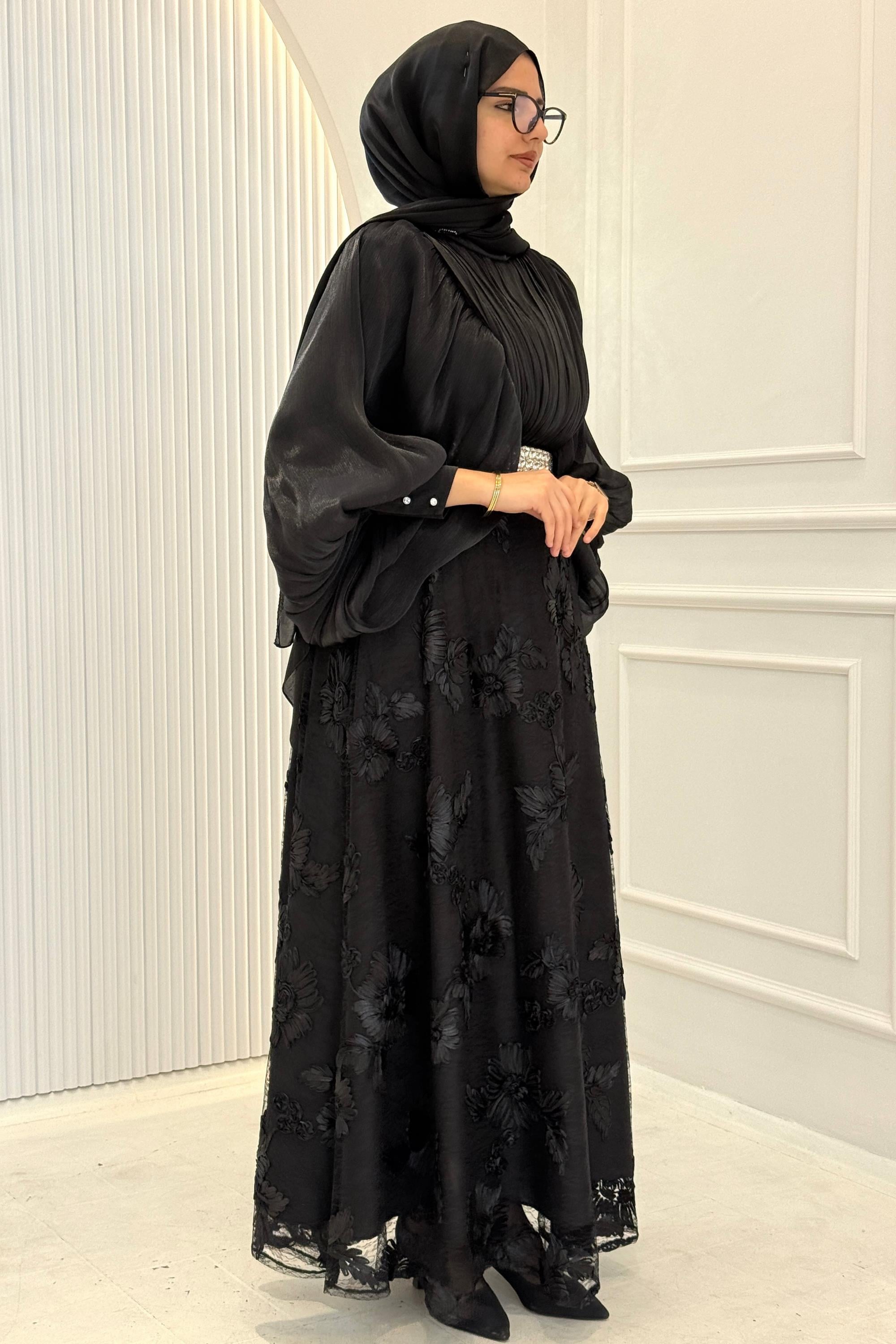 Çiçek Desenli Şifon Detaylı Abiye Elbise Siyah OTW46305