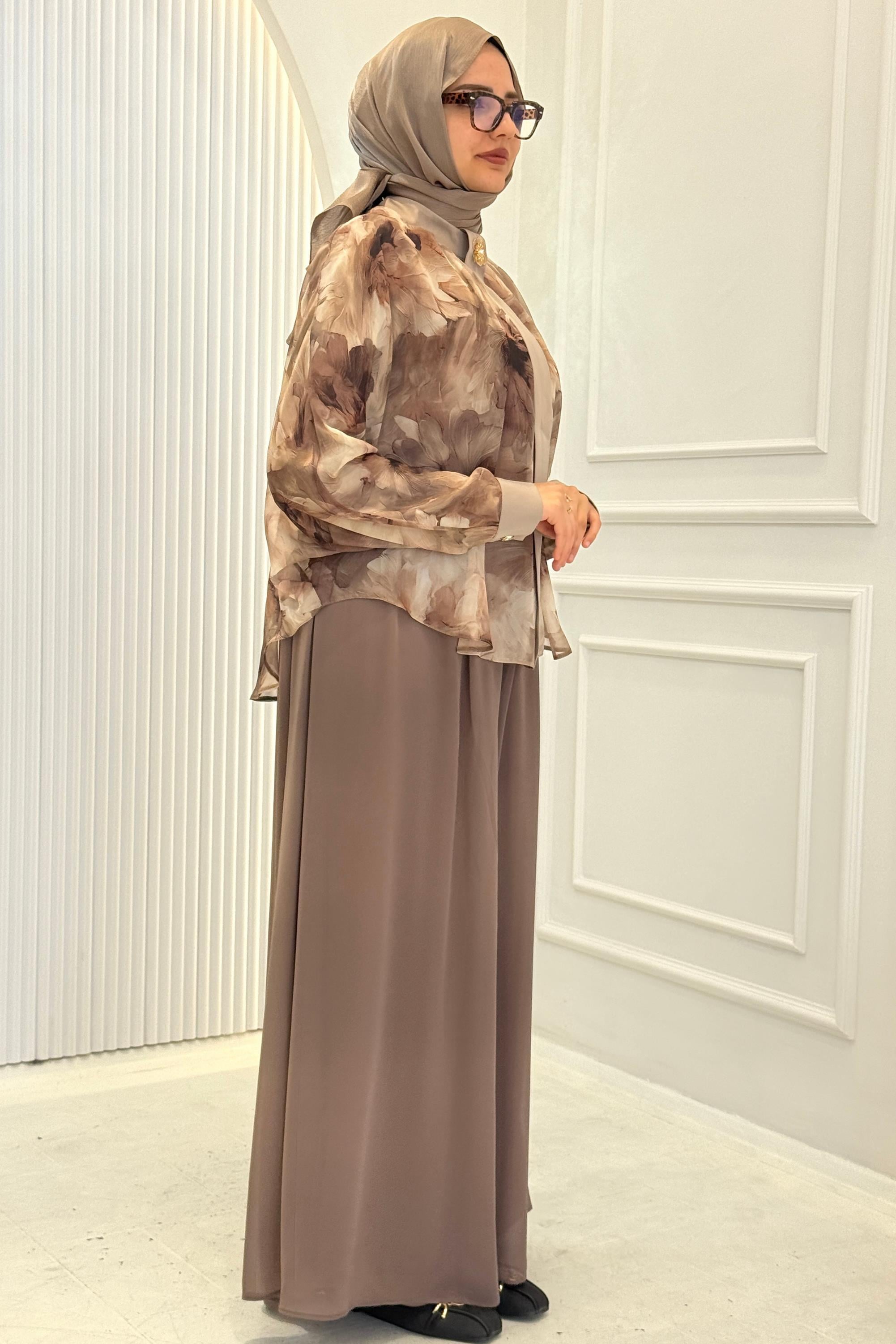 Çiçek Desenli Şifon Gömlekli Pantolonlu Tesettür Takım Vizon OTW45854