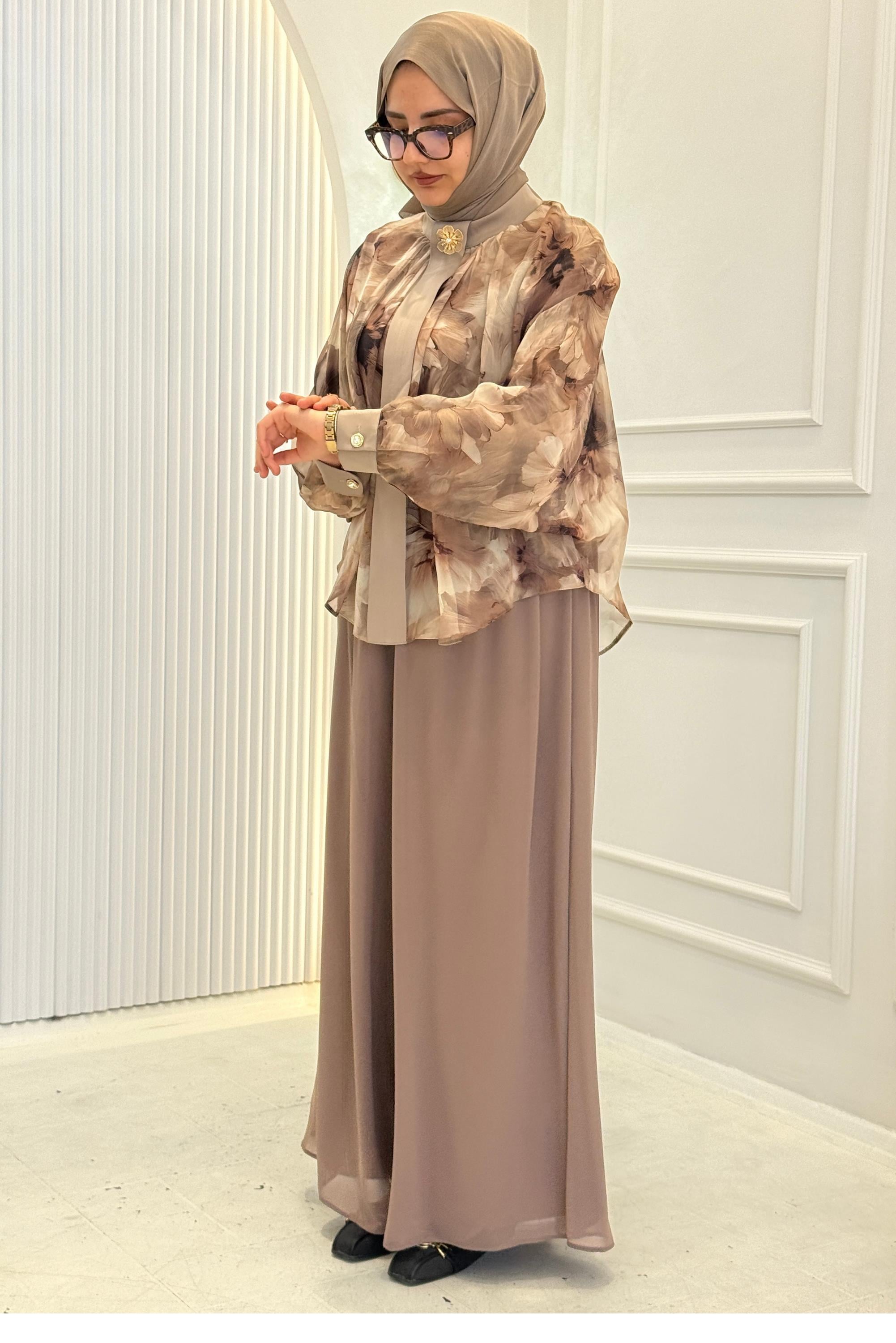 Çiçek Desenli Şifon Gömlekli Pantolonlu Tesettür Takım Vizon OTW45854