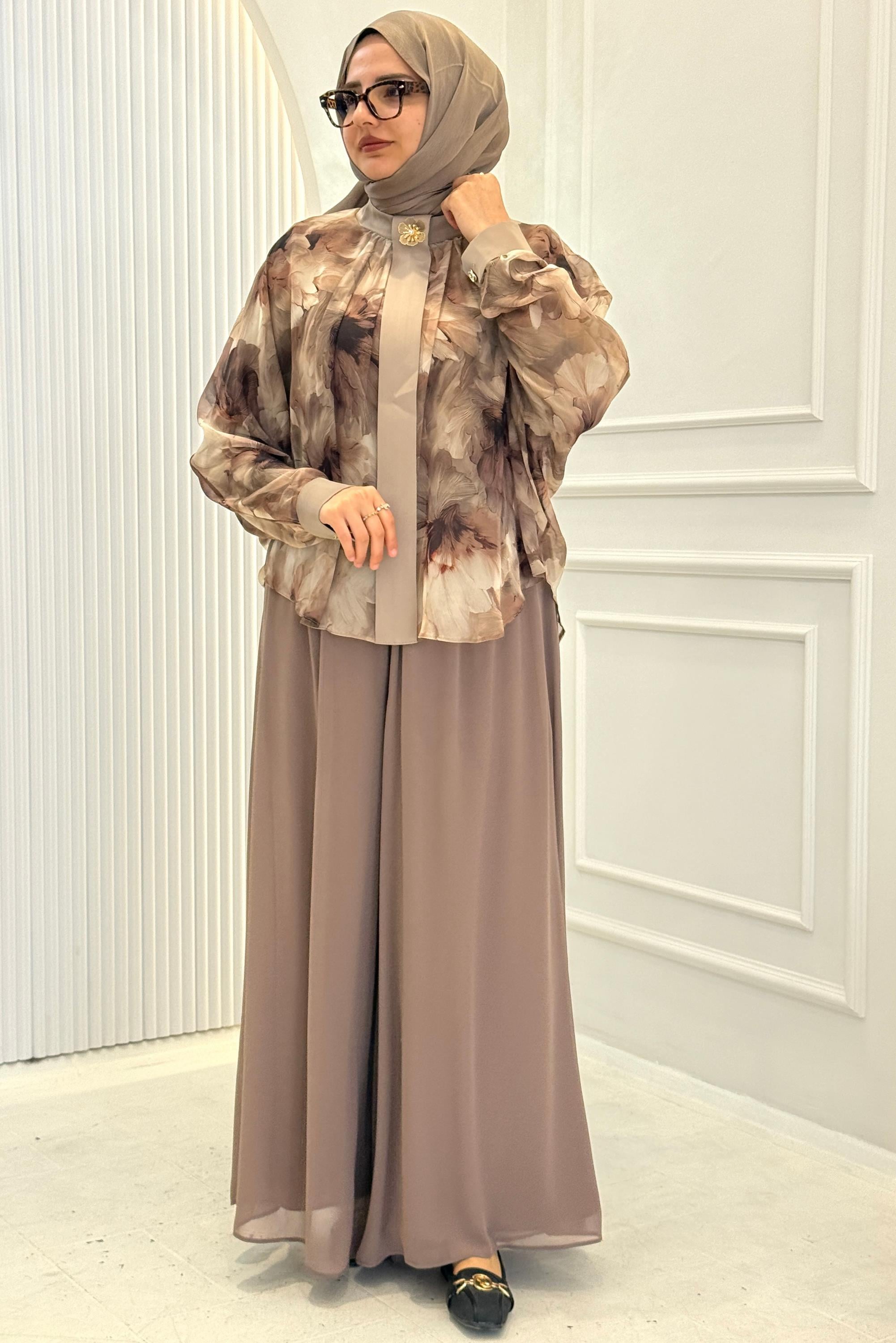 Çiçek Desenli Şifon Gömlekli Pantolonlu Tesettür Takım Vizon OTW45854