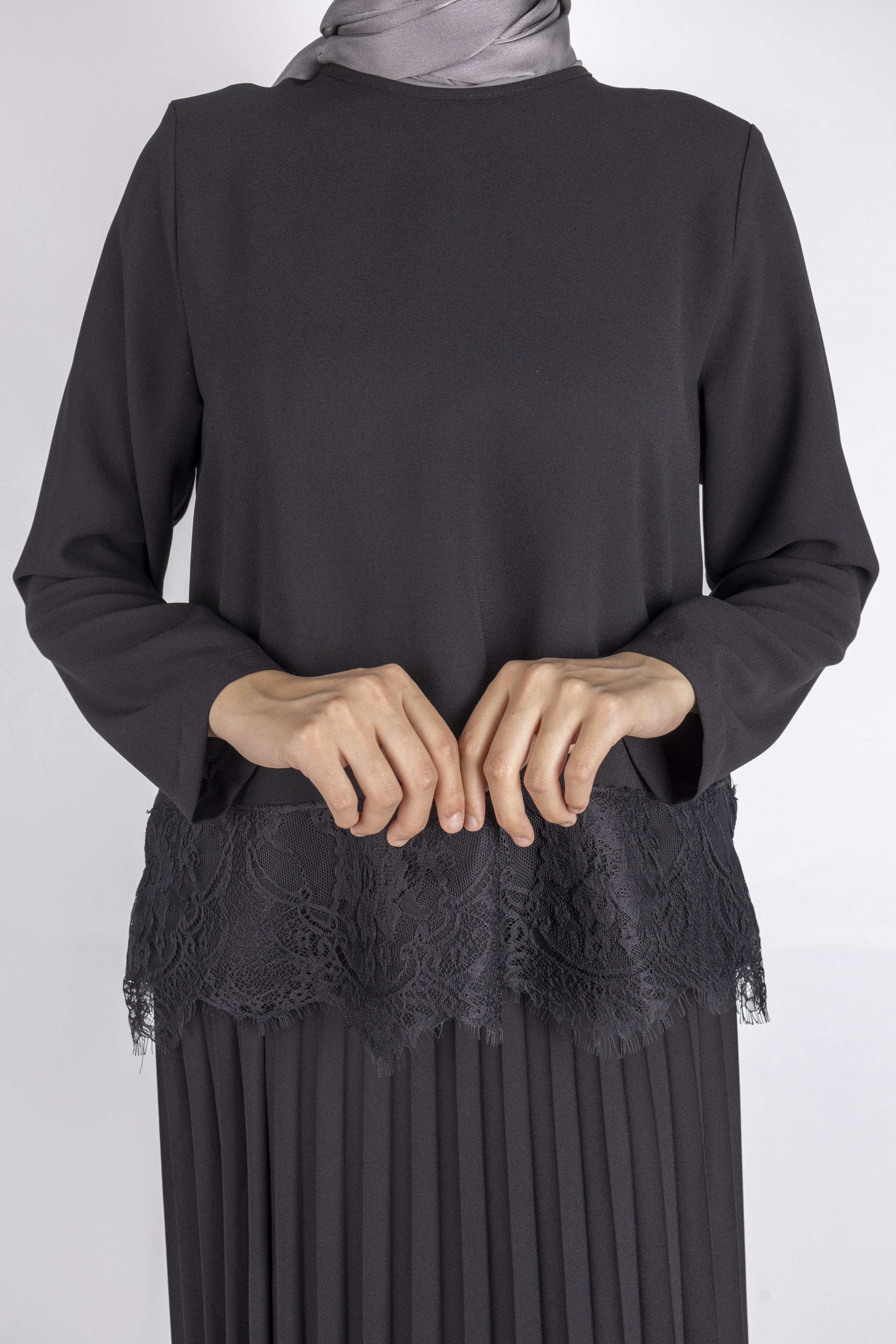 Dantel Detaylı  Krep Bluz Siyah OTW152