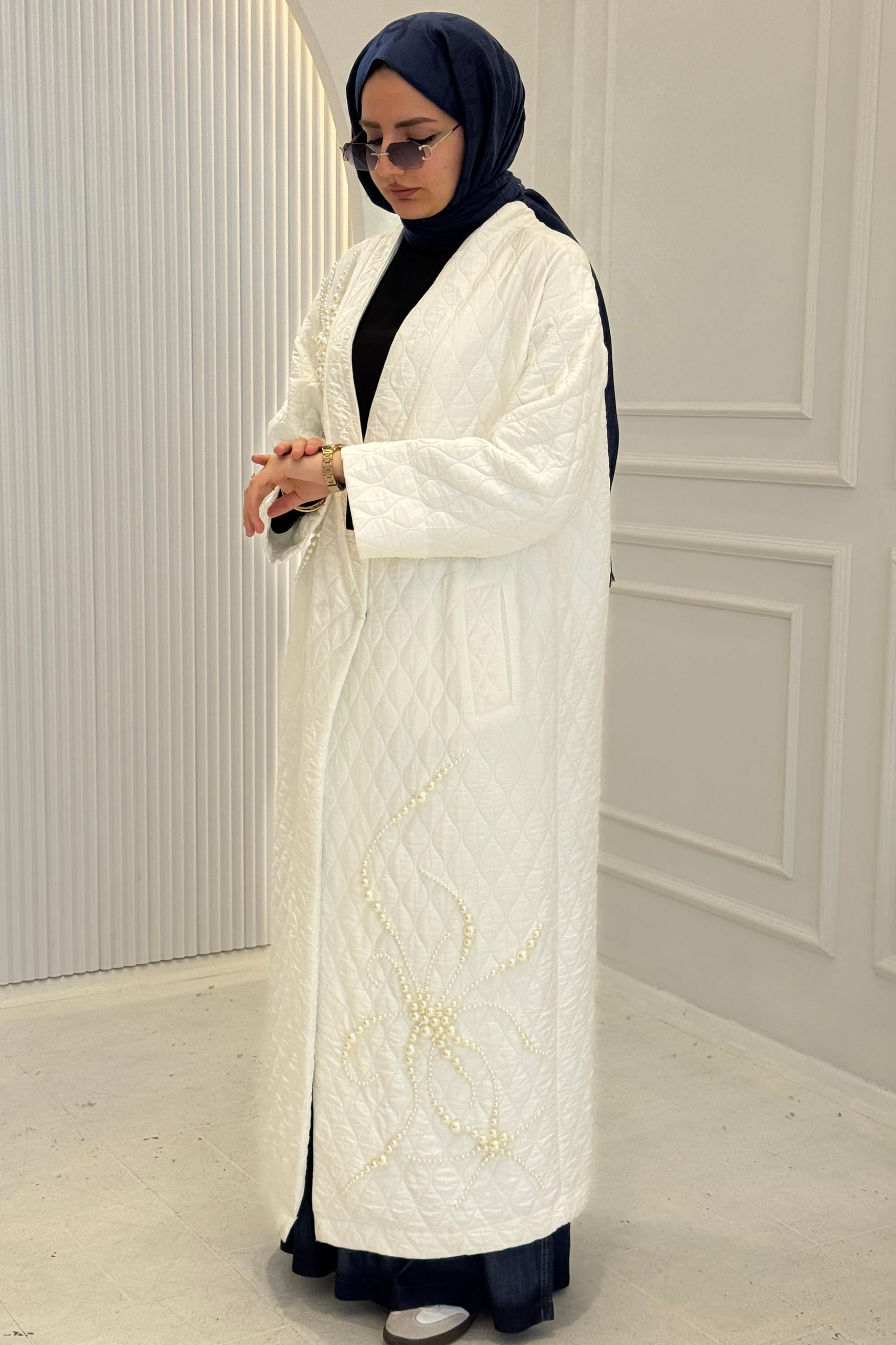 İnci İşlemeli Kapitone Uzun Tesettür Kap Beyaz OTW9512