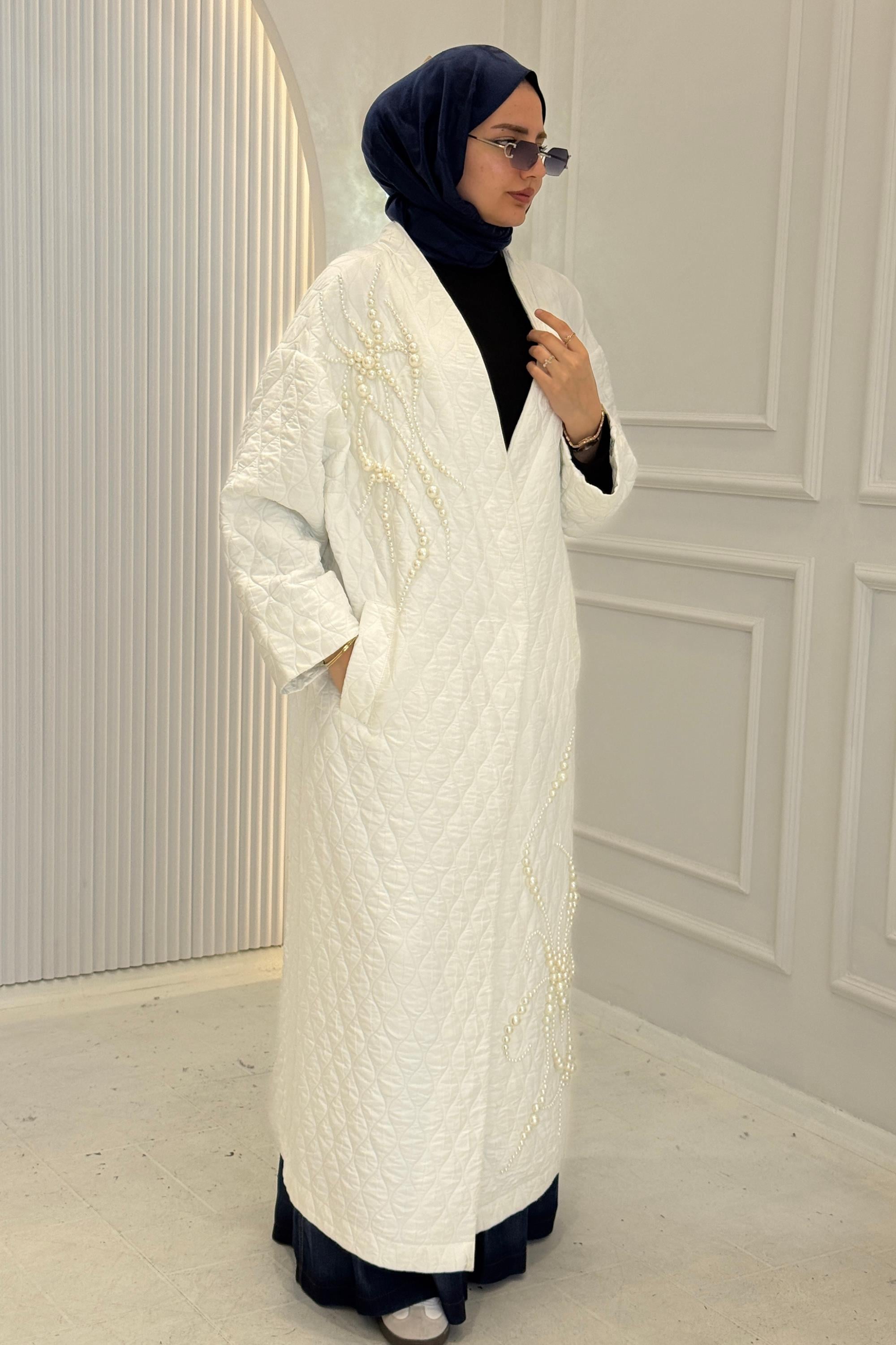 İnci İşlemeli Kapitone Uzun Tesettür Kap Beyaz OTW9512