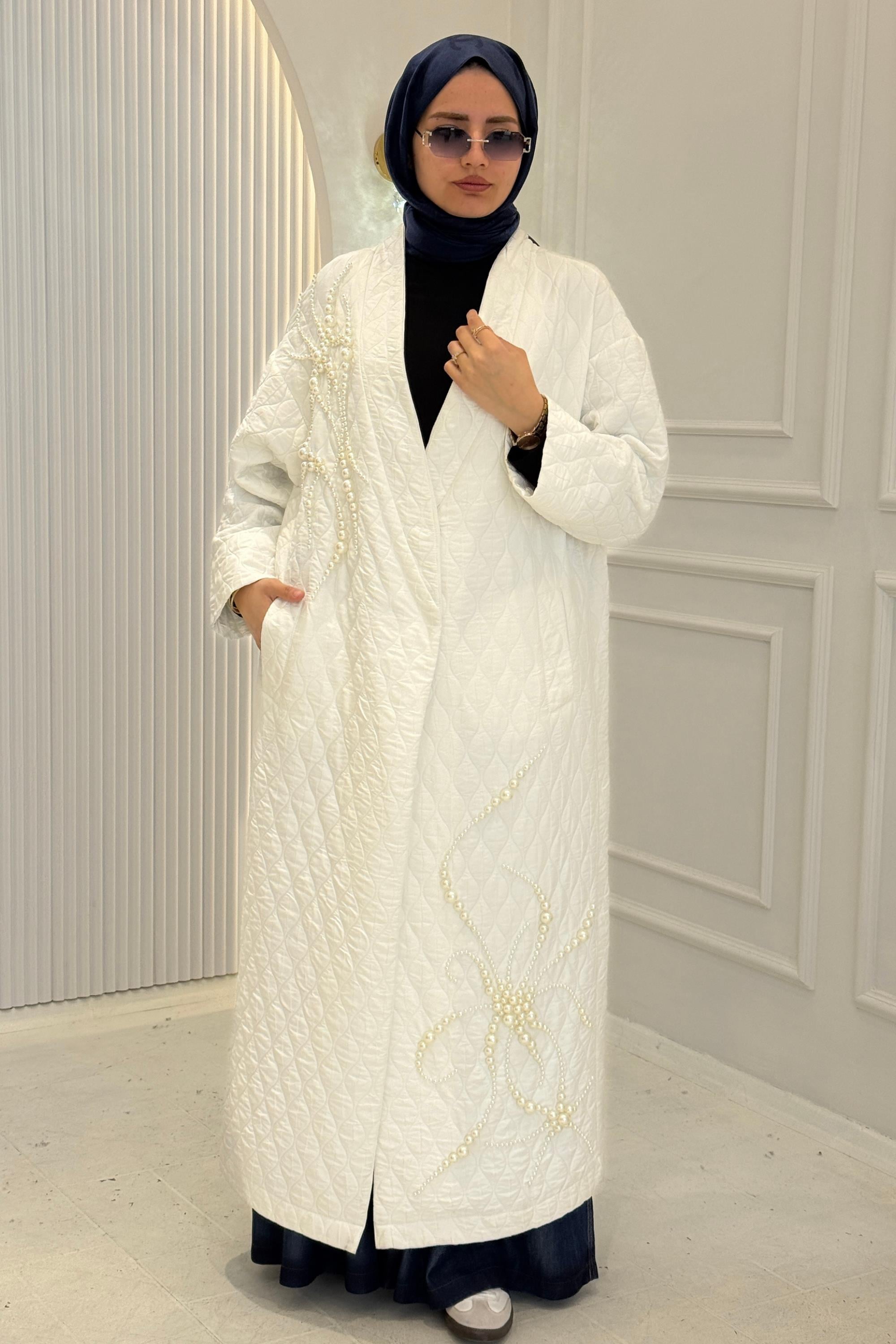 İnci İşlemeli Kapitone Uzun Tesettür Kap Beyaz OTW9512