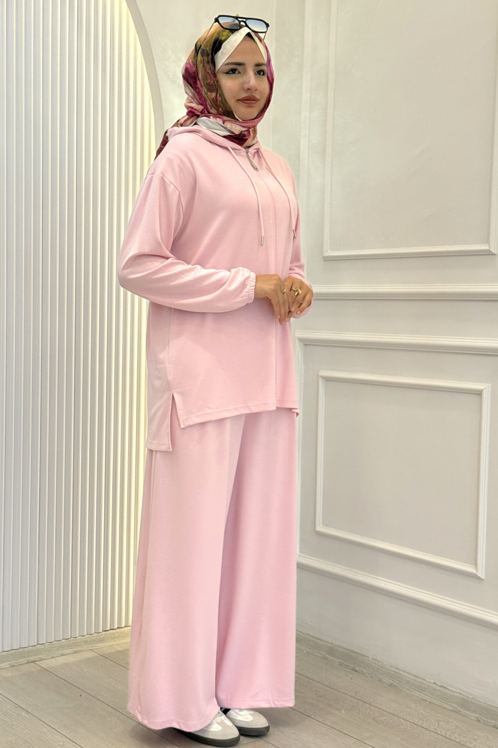Kapüşonlu Fermuarlı Bol Paça İki İplik Tesettür Takım Pembe OTW5036