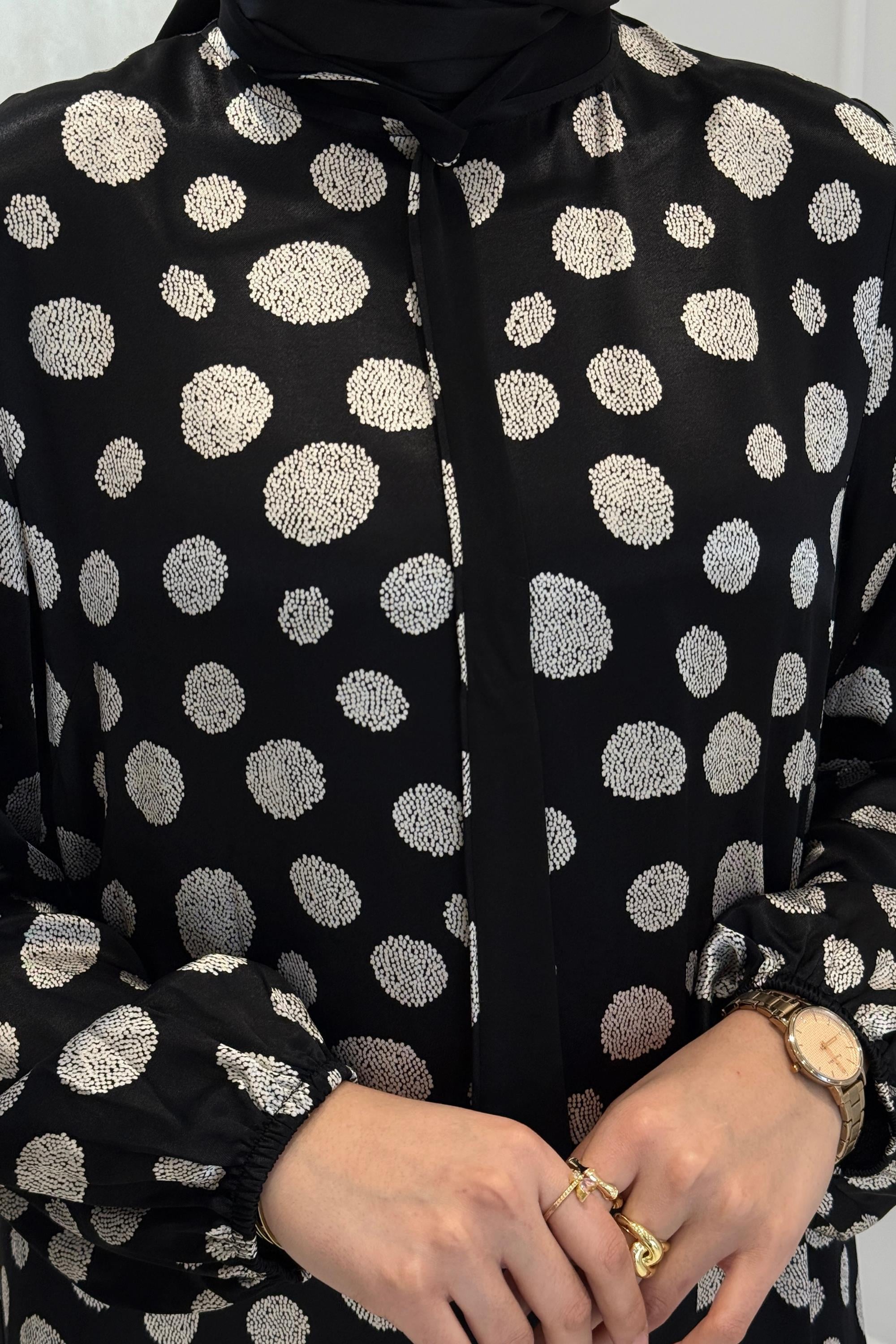 Orhan Store Puantiye Desenli Fular Yaka Uzun Elbise Siyah OTW1826