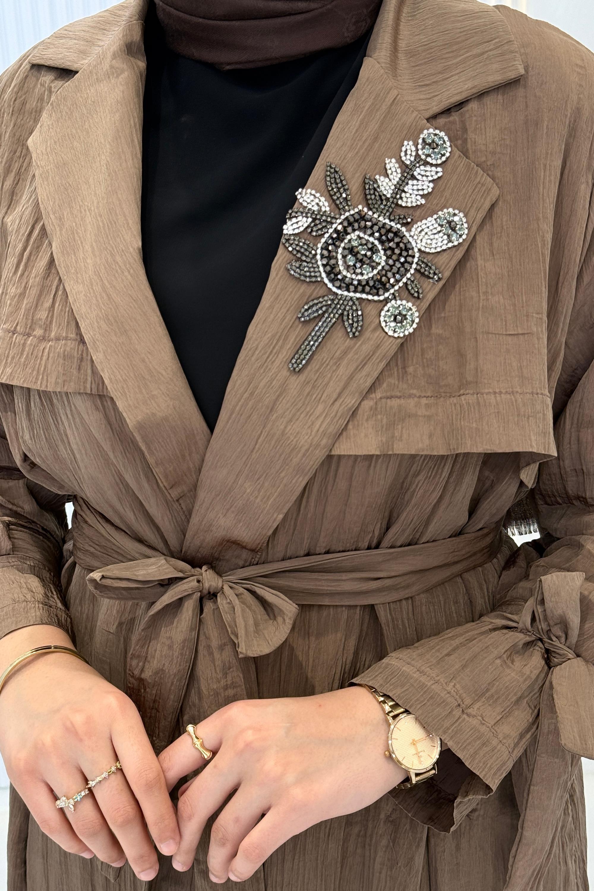 Orhan Store Taş Detaylı Kuşaklı Büyük Beden Tesettür Kap Açık Kahve OTW1646