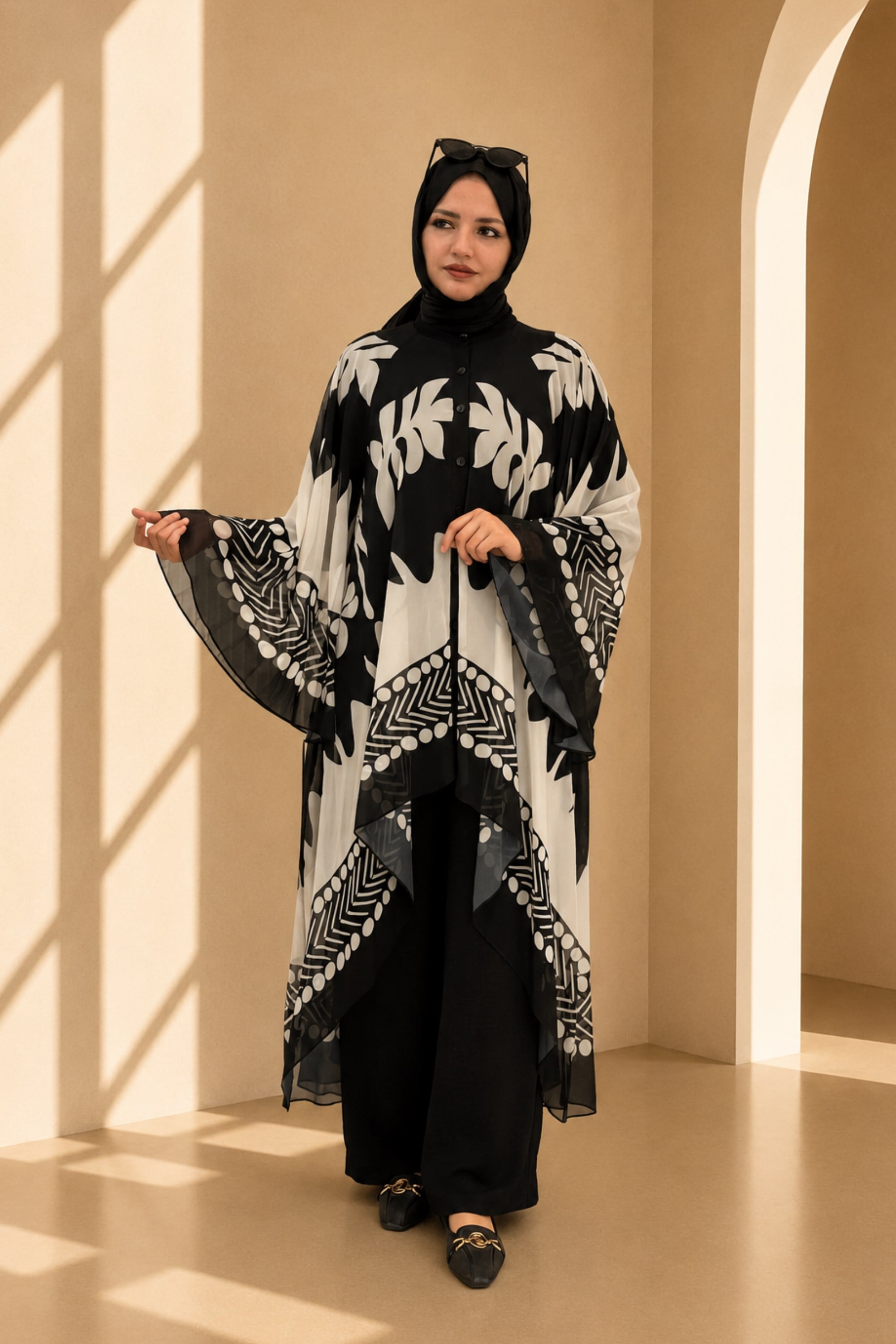 Yaprak Desenli Şifon Pantolonlu Takım Siyah-Beyaz OTW2603
