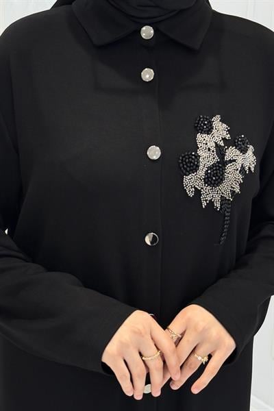 Büyük Beden Düğmeli Nakış Detaylı Tesettür Kap Siyah OTW329