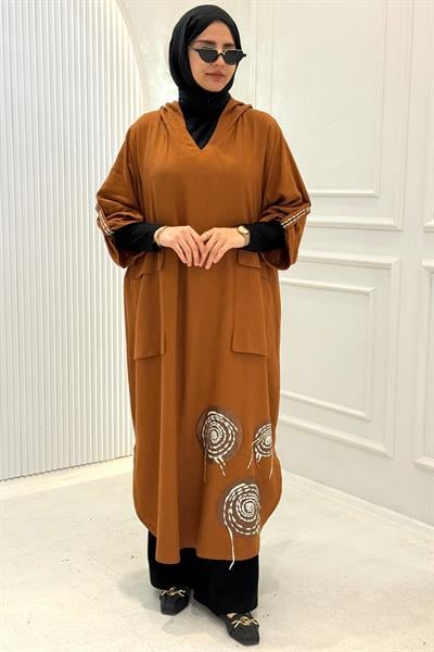 Büyük Beden Kapüşonlu Cep Detaylı Desenli Tesettür Elbise Açık Kahve OTW4003