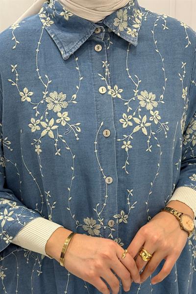 Büyük Beden Tensel Denim Çiçek Desenli Uzun Gömlek Kap Mavi OTW1671