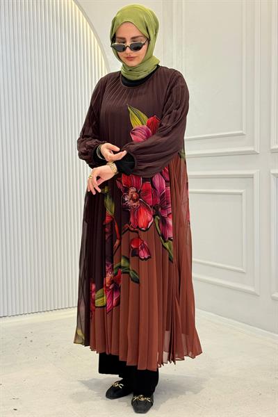Çiçek Desenli Piliseli Büyük Beden Tesettür Elbise Kahve OTW6028