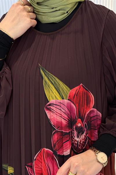 Çiçek Desenli Piliseli Büyük Beden Tesettür Elbise Kahve OTW6028