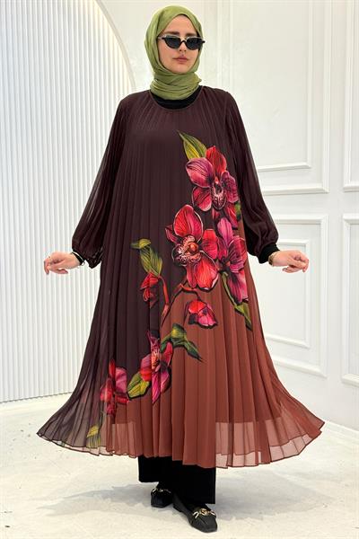Çiçek Desenli Piliseli Büyük Beden Tesettür Elbise Kahve OTW6028