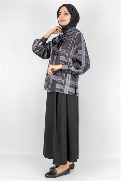 Fular Detaylı Kare Desen Bluz ve Uzun Etek Tesettür Takım Siyah OTW8576