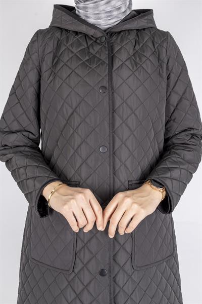 Kapüşonlu Çıtçıtlı Kapitone Tesettür Kap Siyah OTW36309