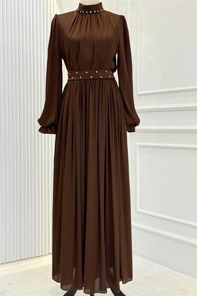 Taş Yakalı Kemer Detaylı Piliseli Tesettür Abiye Elbise Kahve OTW4591