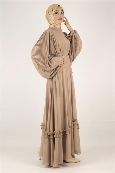 TASARIM BÜYÜK BEDEN  PİLİSELİ ŞİFON ELBİSE Vizon OTW44136