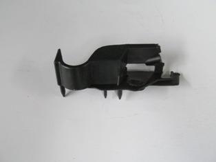 AUDI A4- 13/15; ÖN TAMPON BRAKETİ İÇ SOL (YAN KULAĞA TAKILAN) (PLASTİK) (TW)