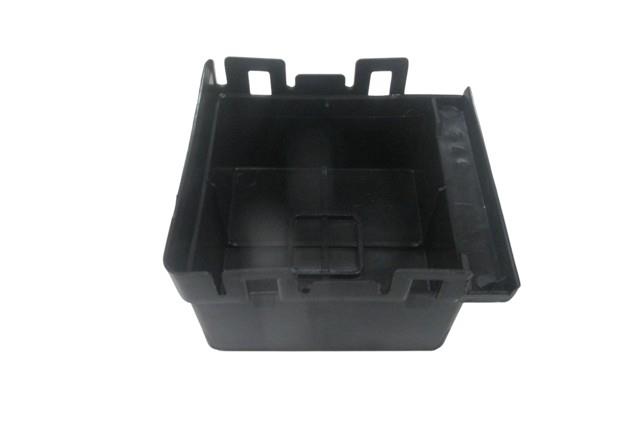 FORD TOURNEO COURIER- 18/23; SİGORTA KUTUSU KAPAĞI