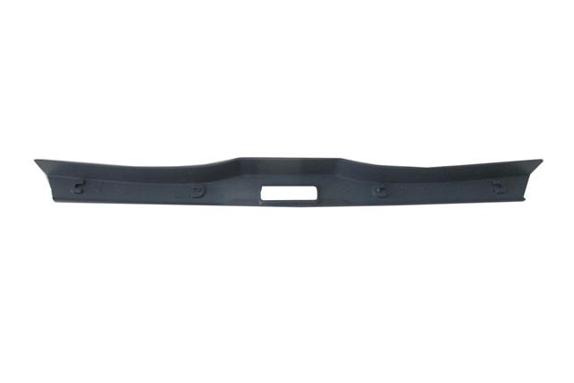 TOYOTA COROLLA- AE101- 93/98; ARKA BAGAJ PLASTİĞİ (GRİ) (KİLİT KARŞILIĞI ÜST PLASTİĞİ) (EURO BODY)