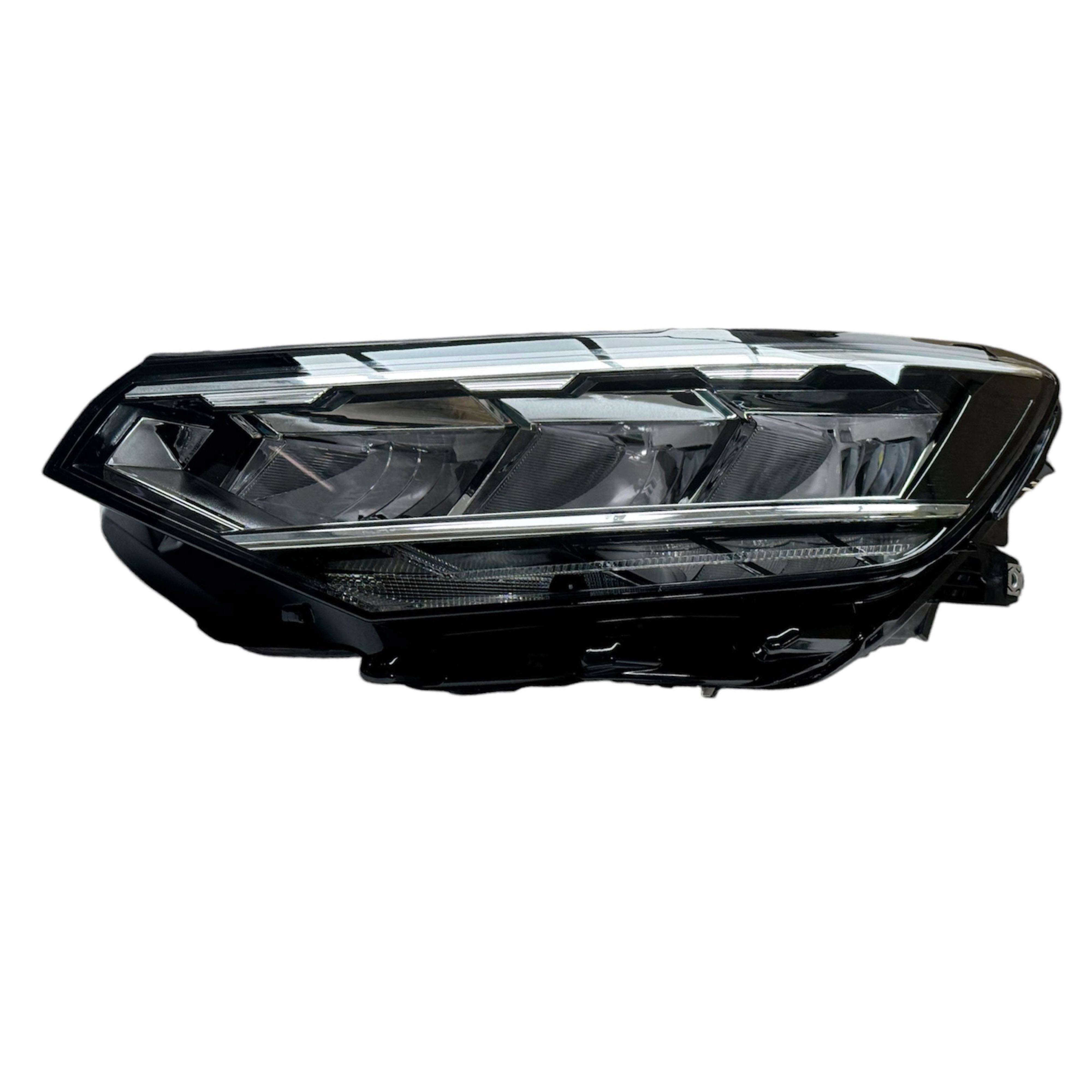 Volkswagen Far Passat B8,5 Sol (Ledli)