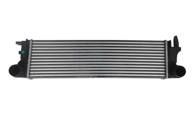 (YENİ ÜRÜN!!!)MERCEDES VITO- W447- 15/24; TURBO SOĞUTMA RADYATÖRÜ 2.2 (İNTERCOOLER) (BRAZİNG)(665x187x64) ORİS