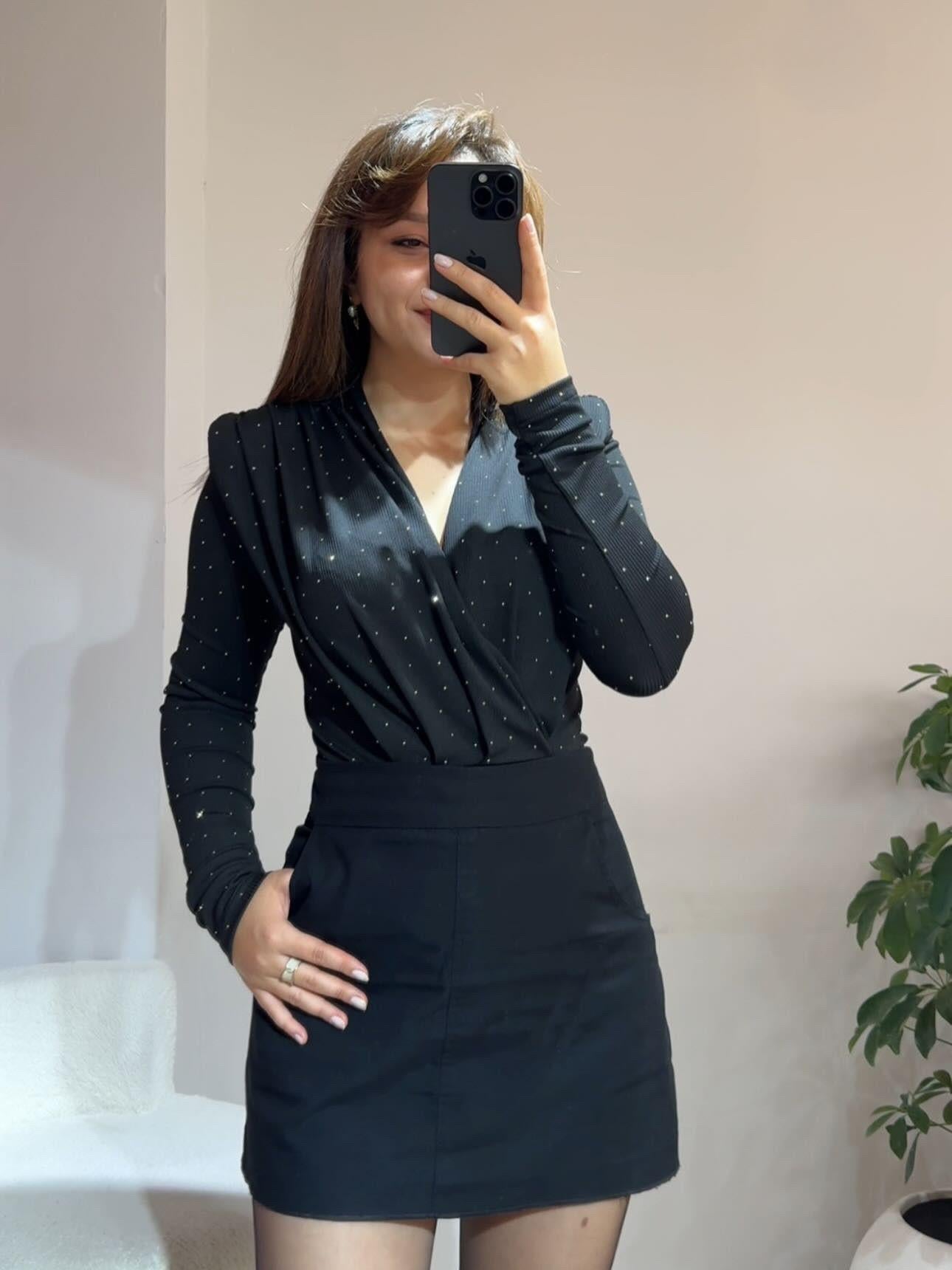 Taşlı Omuz Vatkalı Bluz