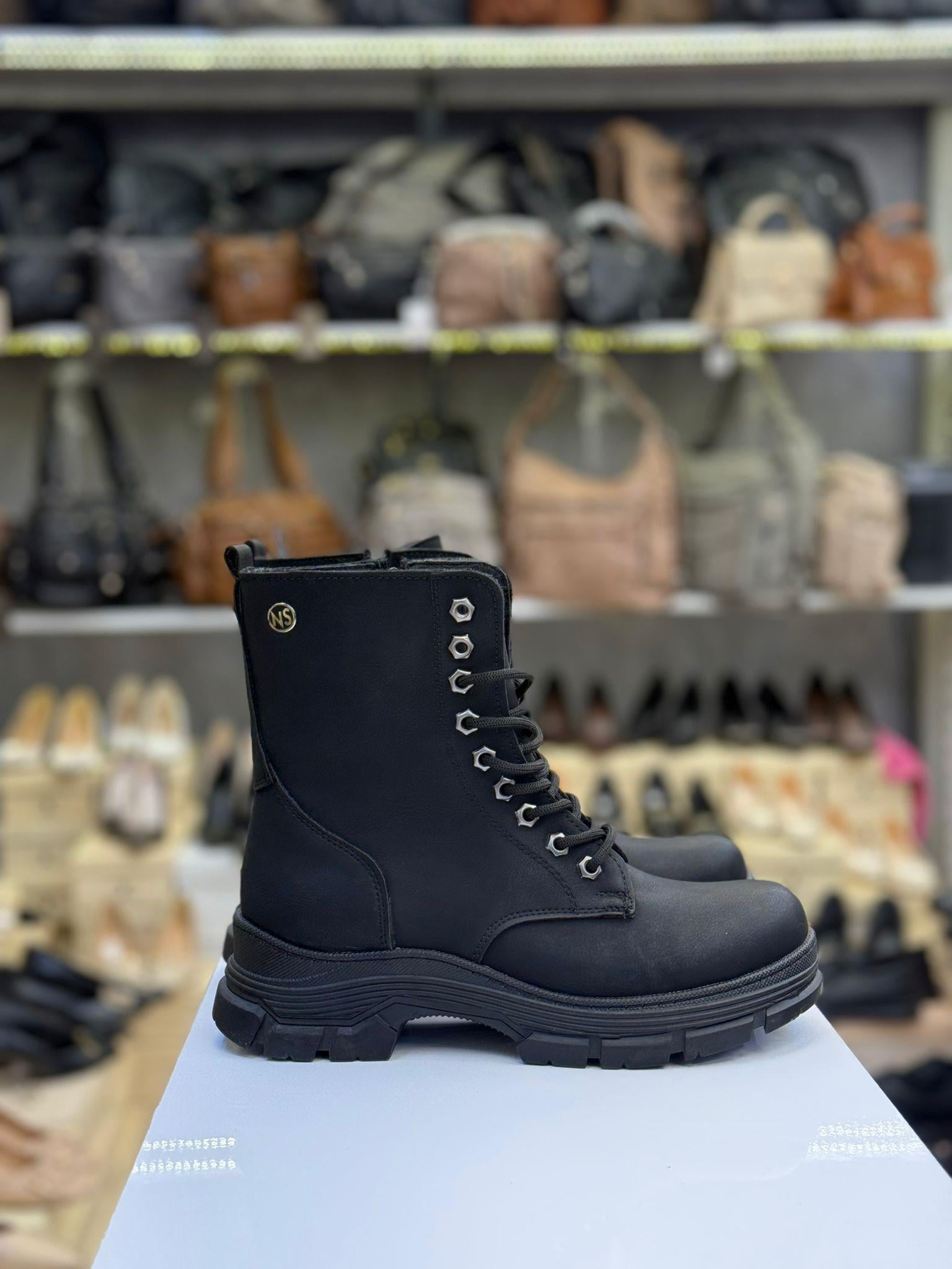 Düz Siyah Zümrüt Postal