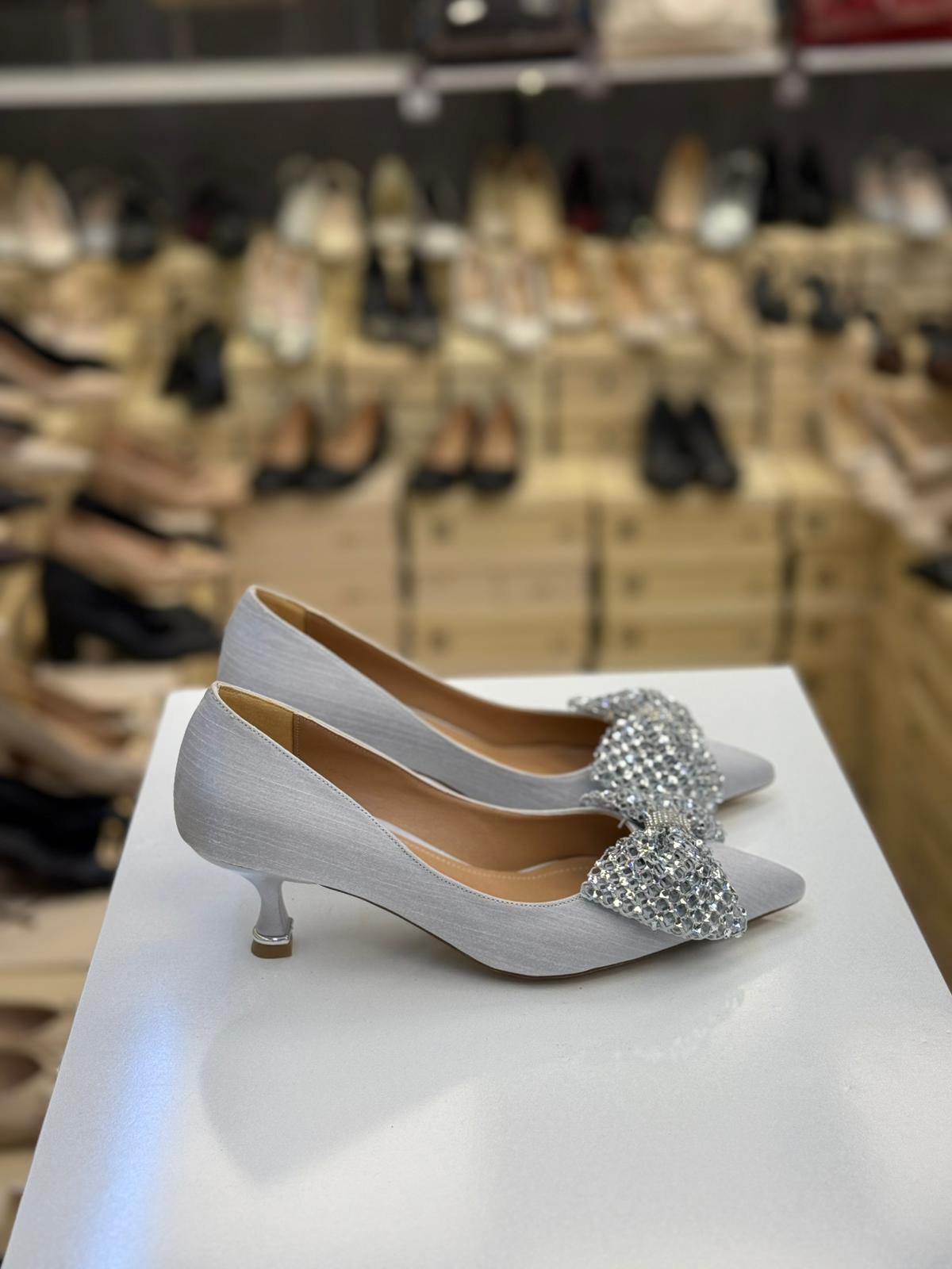 Fiyonklu Gümüş Kısa Topuk Stiletto